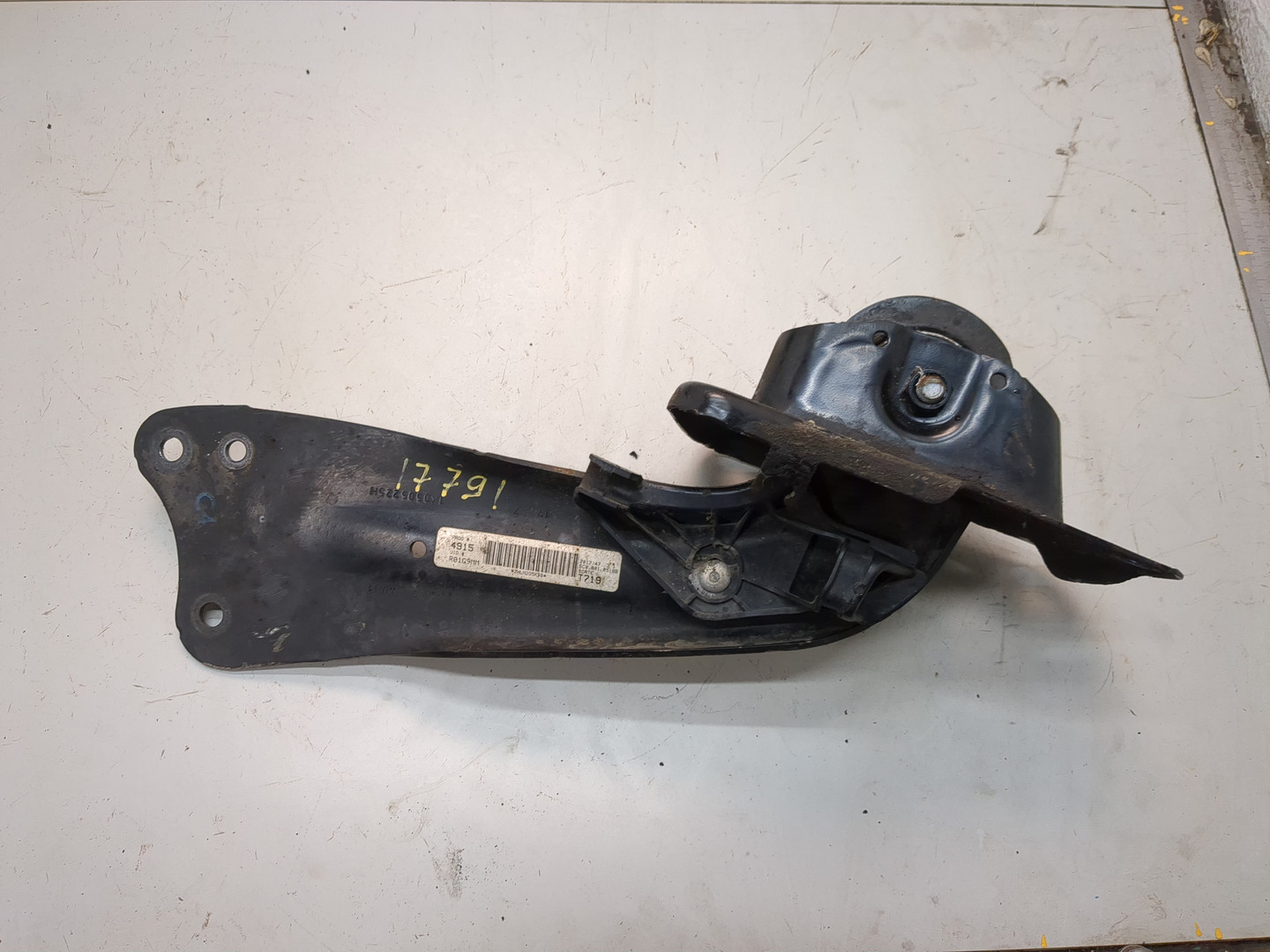 Рычаг задний левый