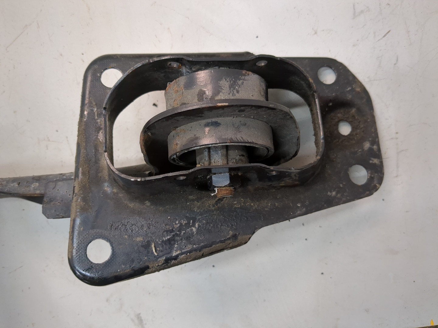 Рычаг задний левый