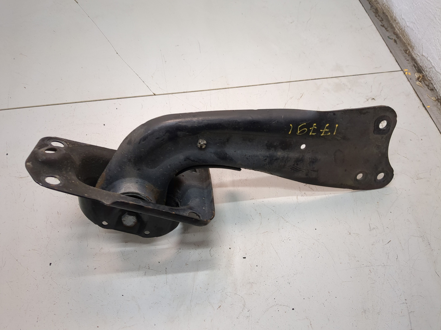 Рычаг задний правый