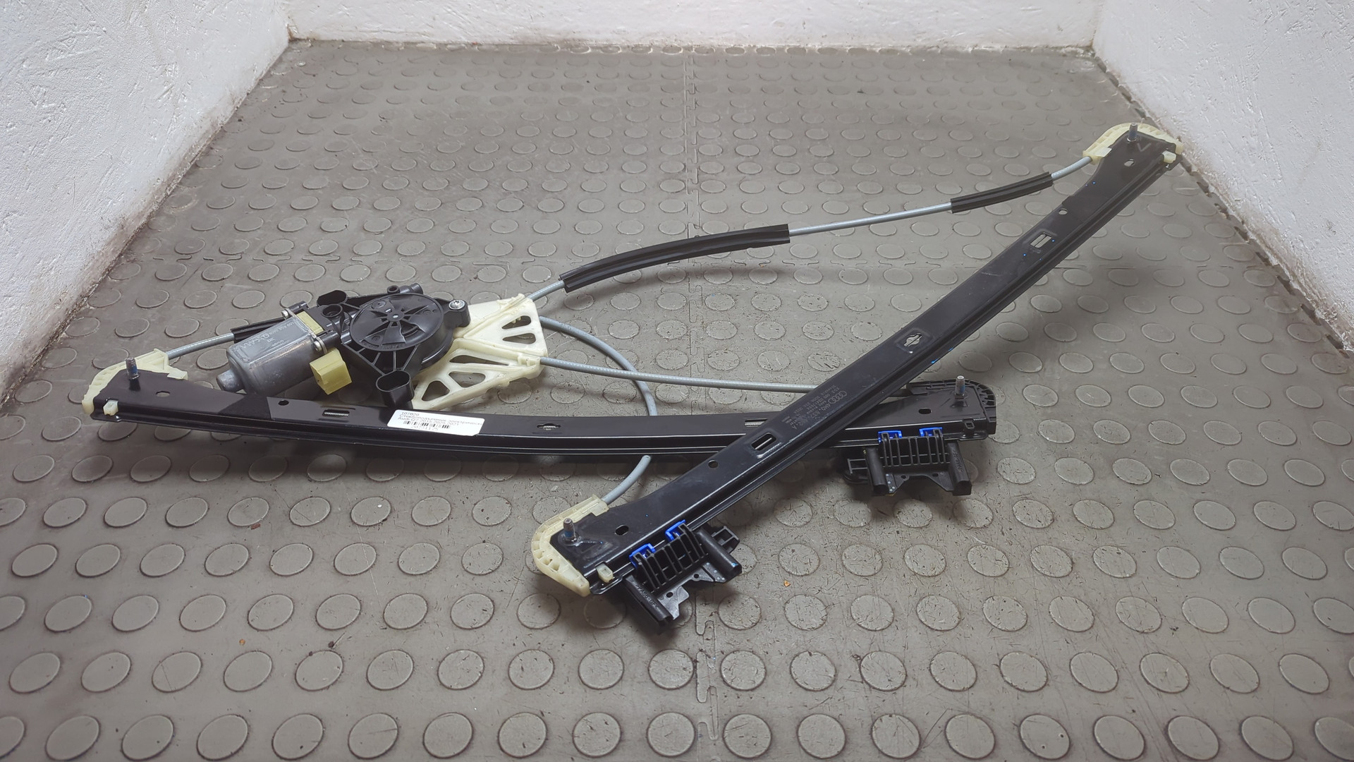 Стеклоподъемник электр. передний правый