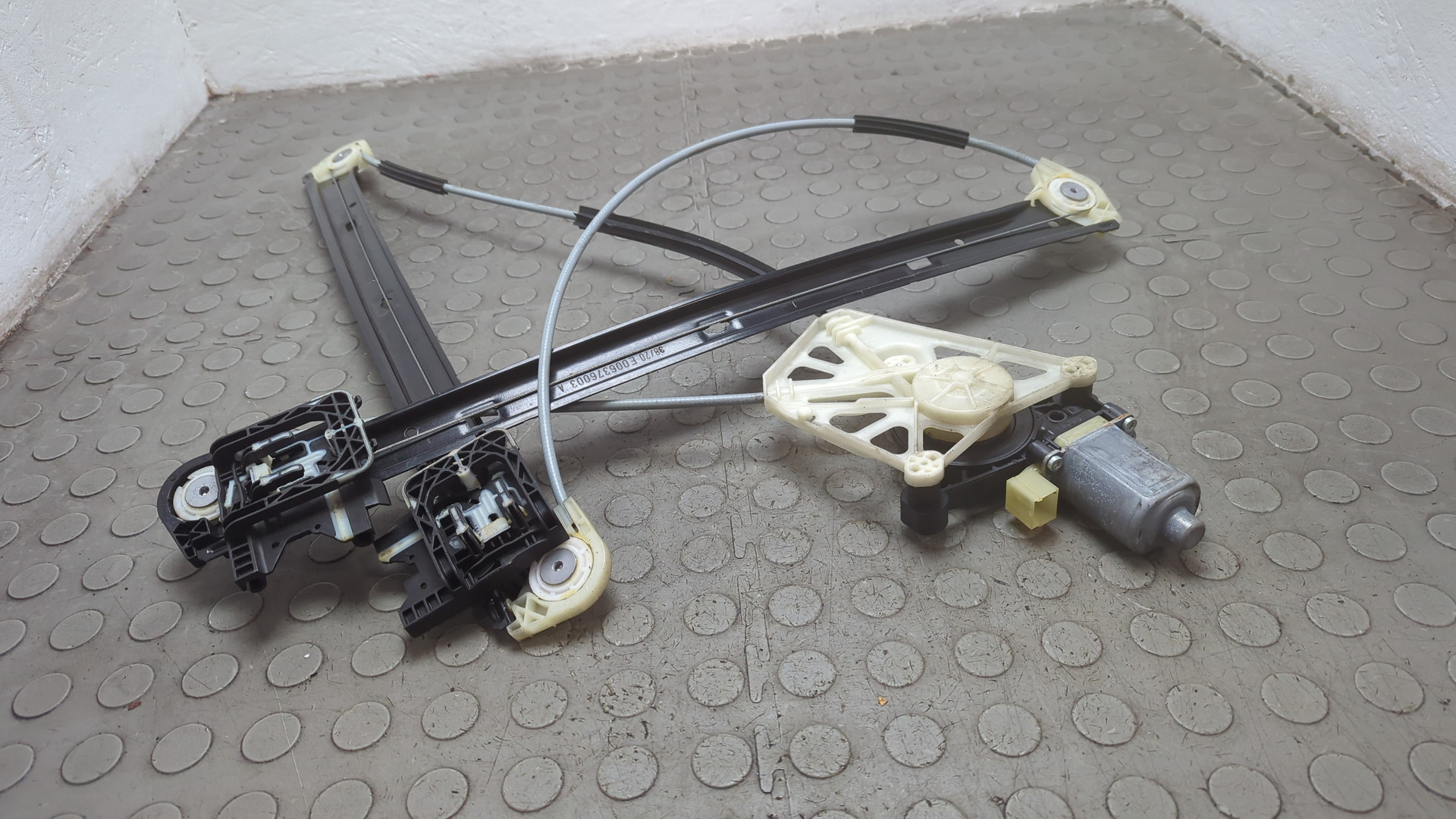 Стеклоподъемник электр. передний правый