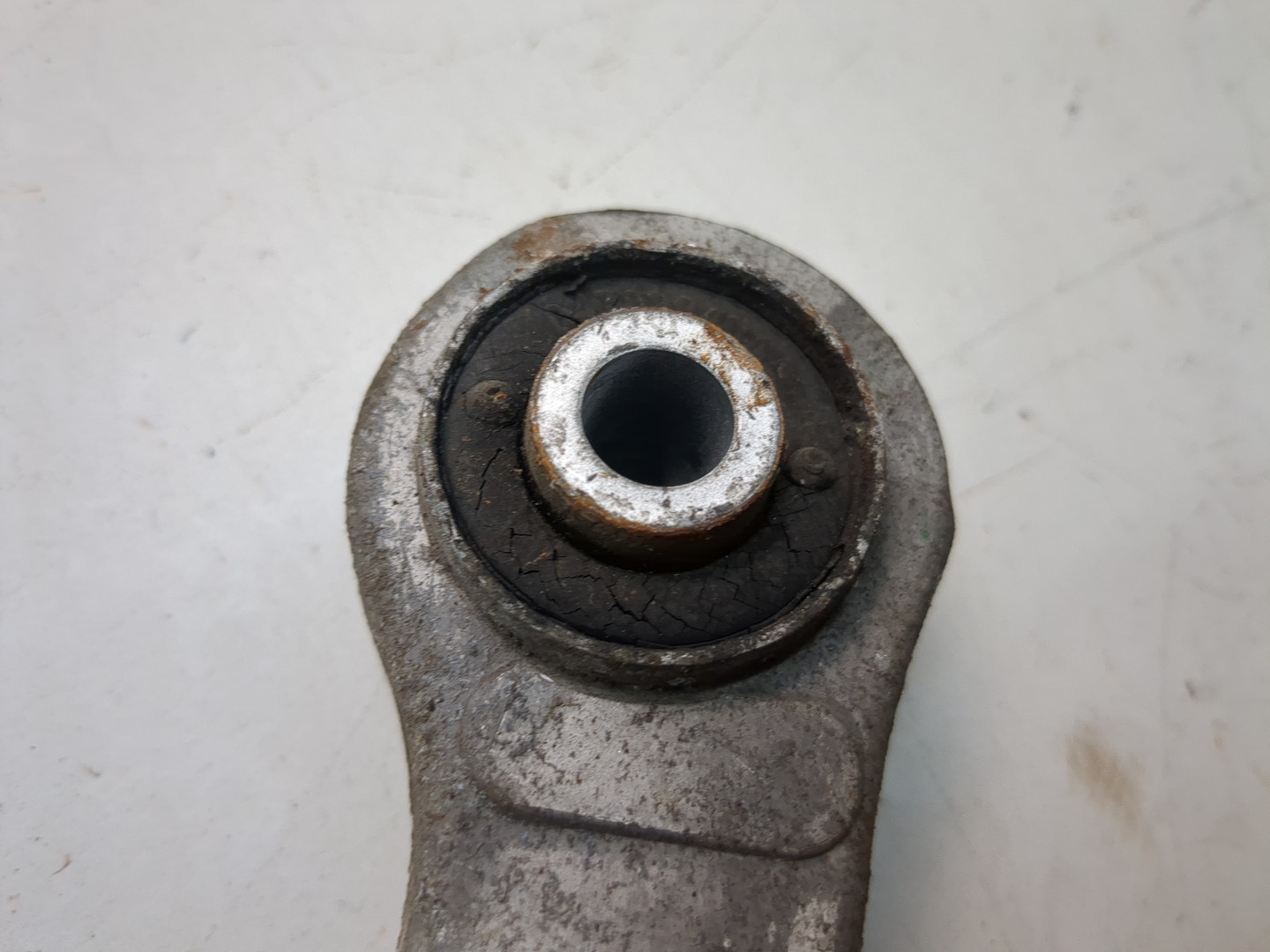 Рычаг задний левый