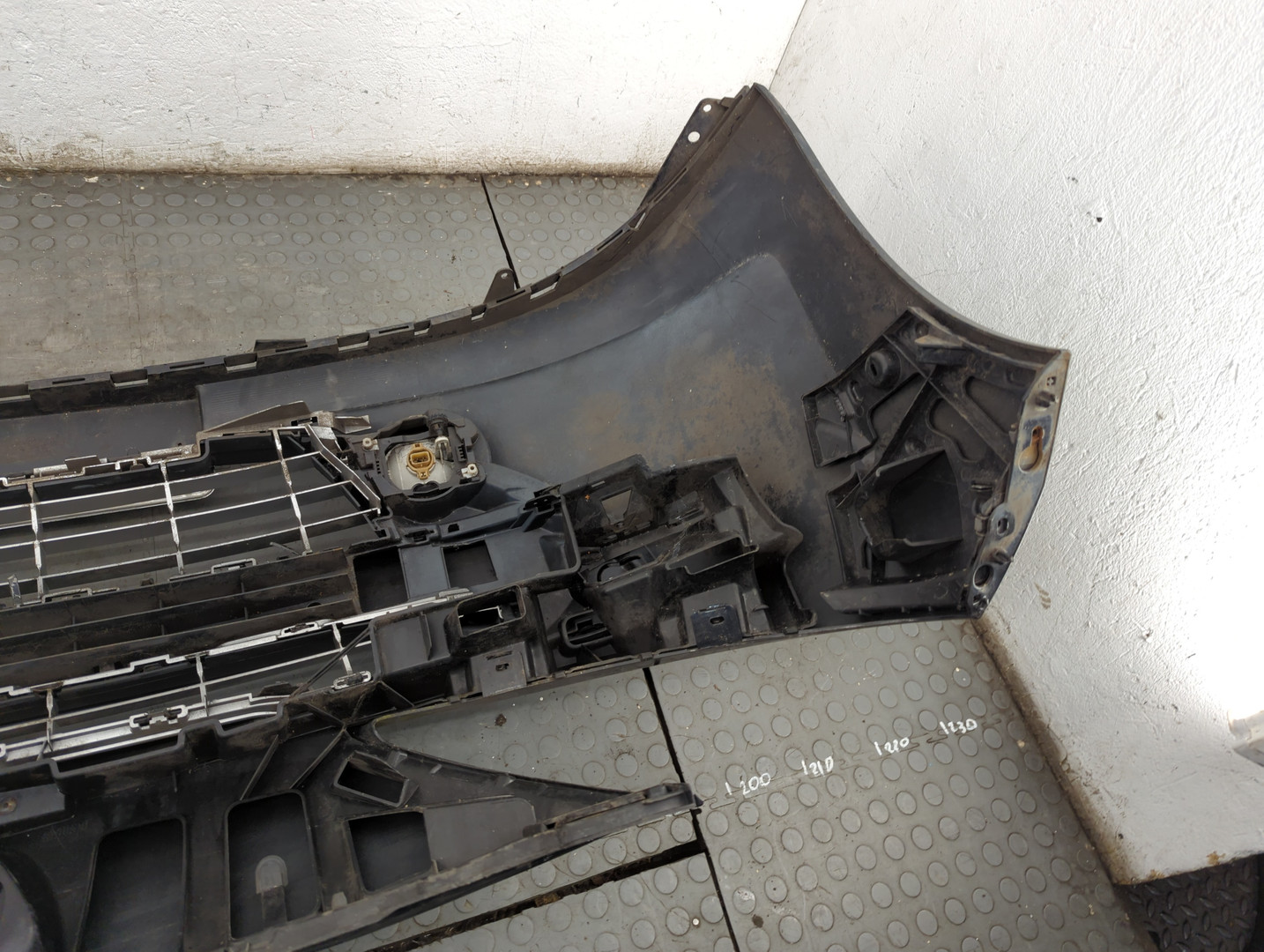 Бампер передний