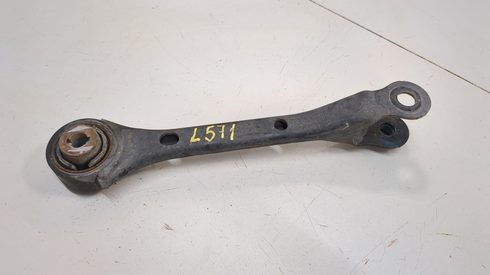 Рычаг задний