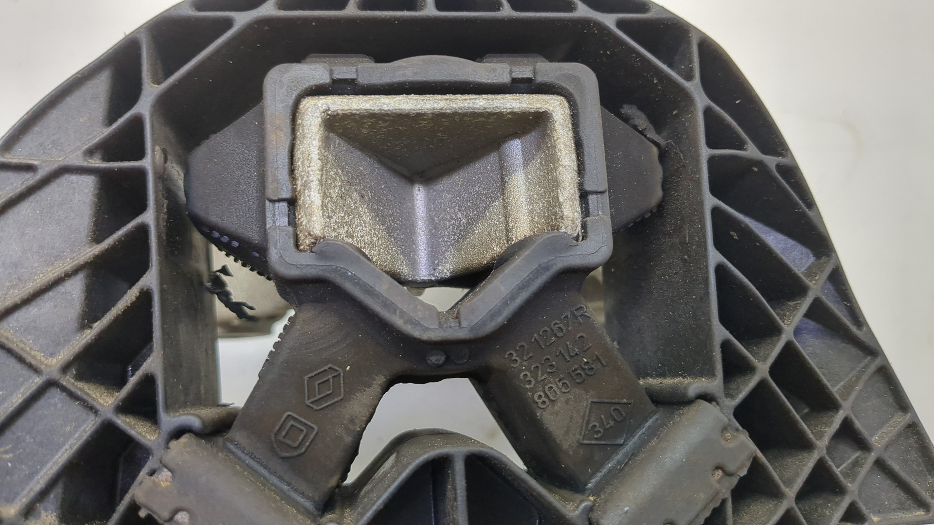 Опора двигателя