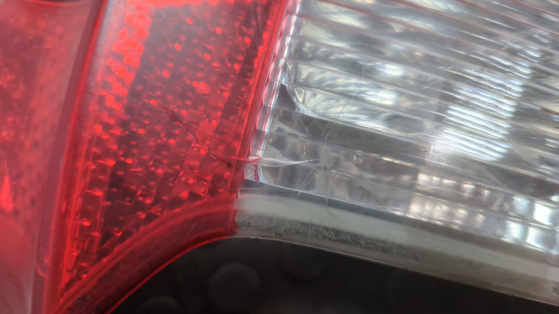 Фонарь задний внутренний левый