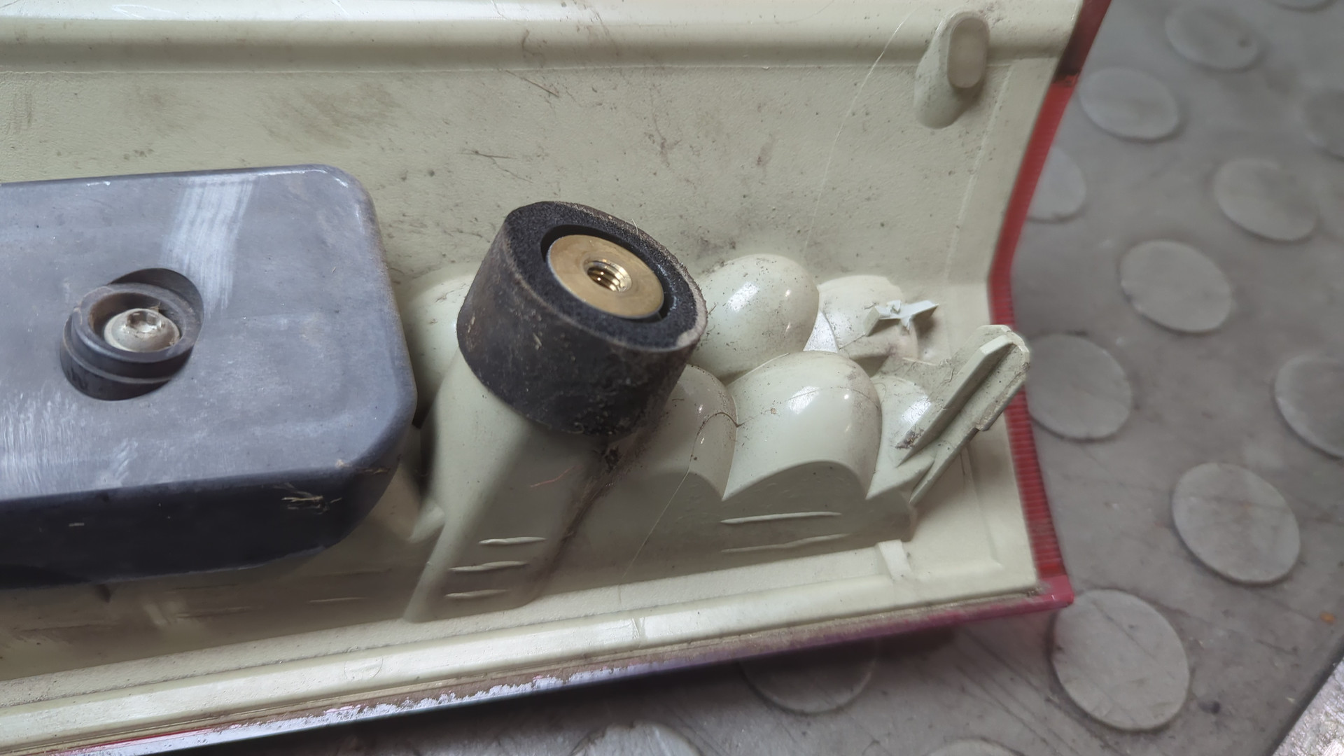 Фонарь задний внутренний правый