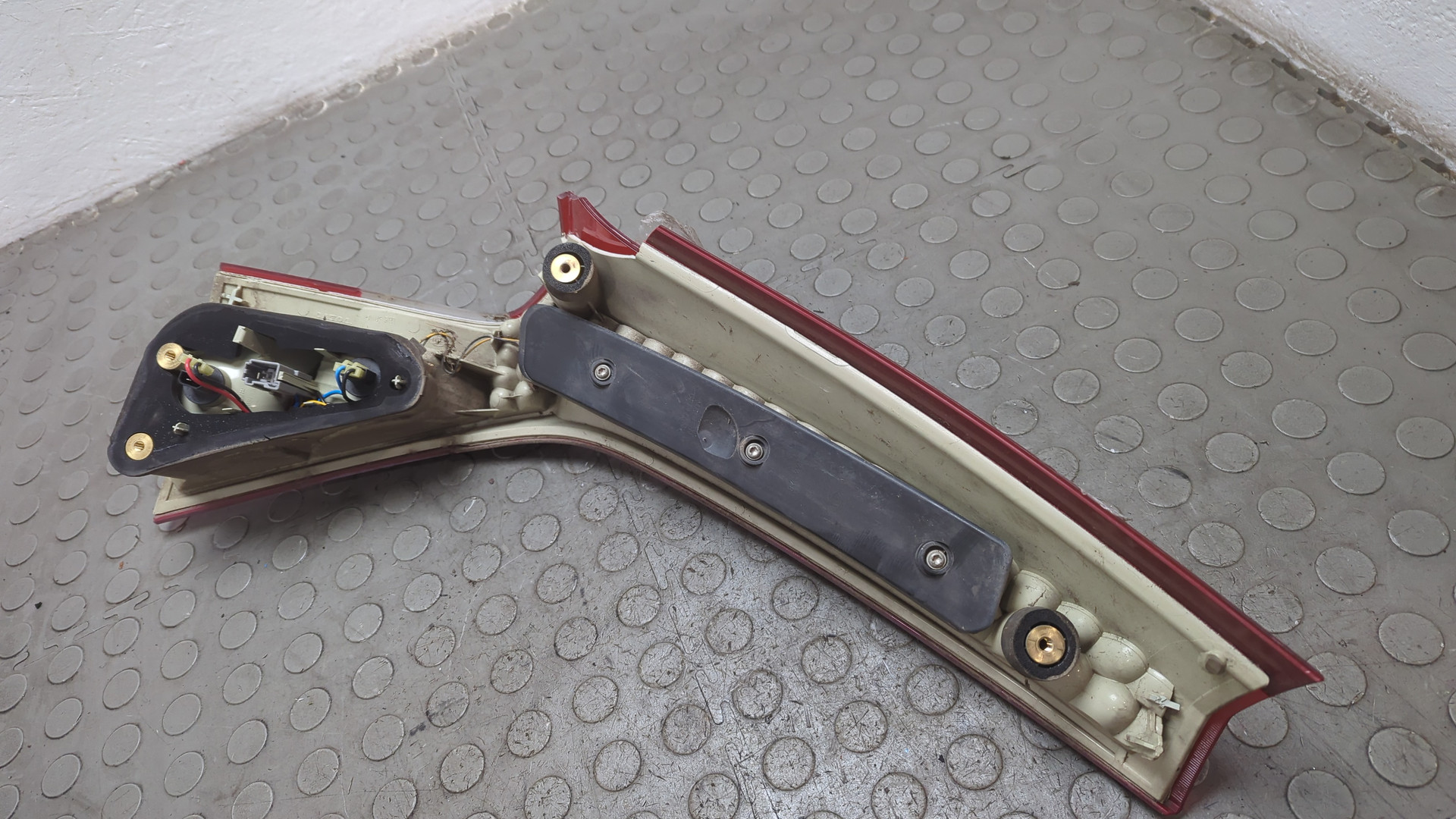 Фонарь задний внутренний правый