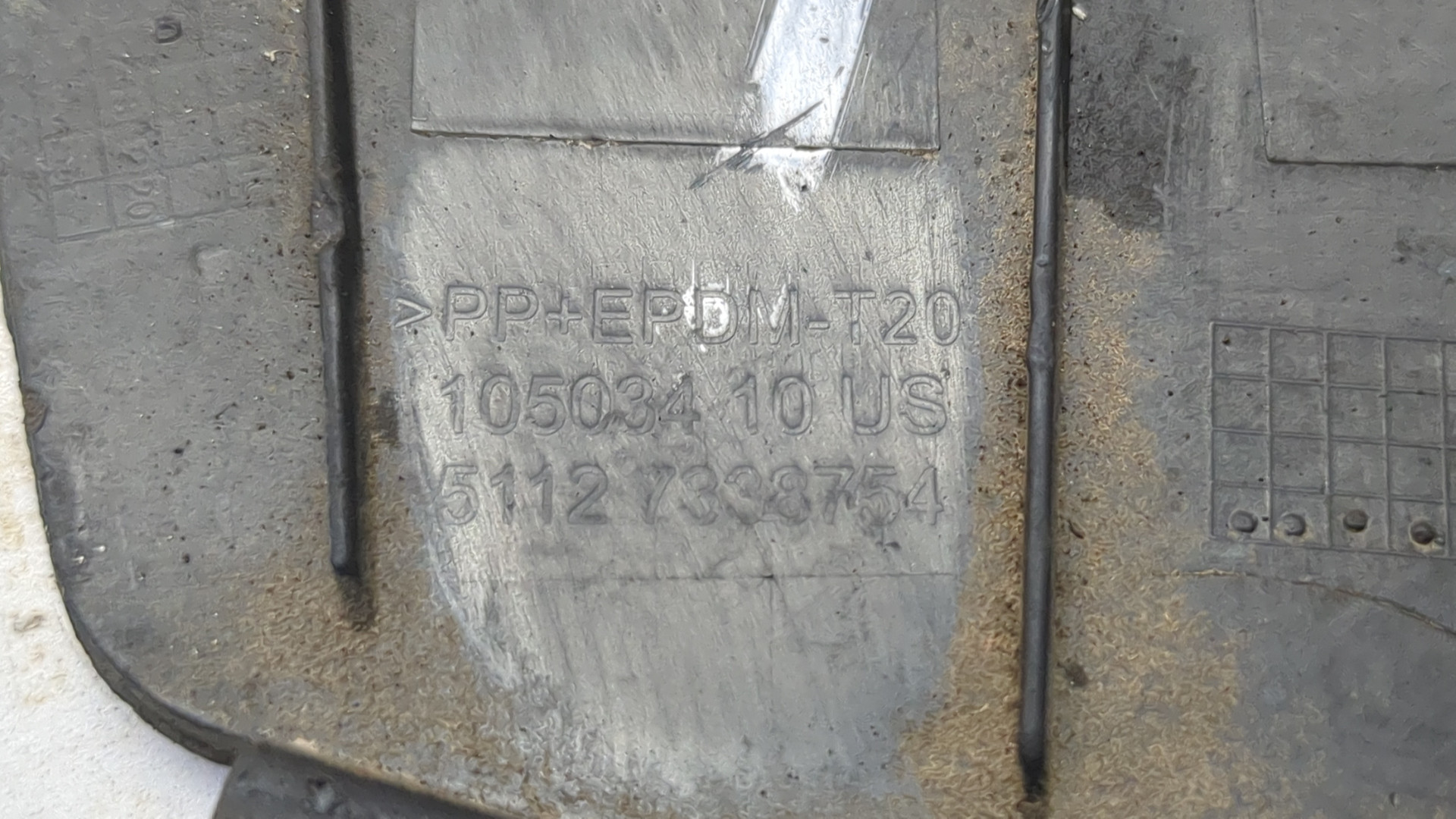 Заглушка буксировочного крюка