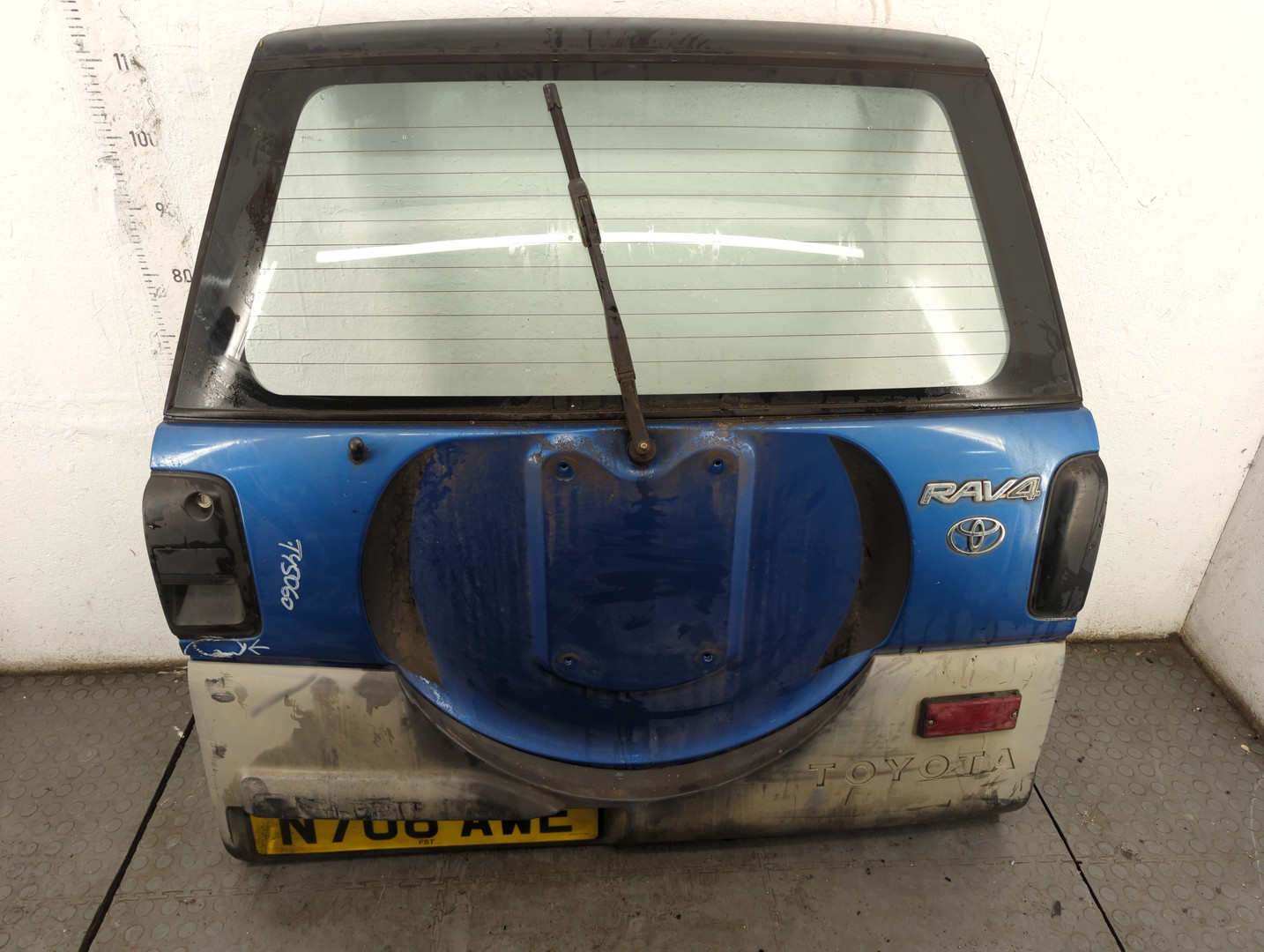 Дверь багажника