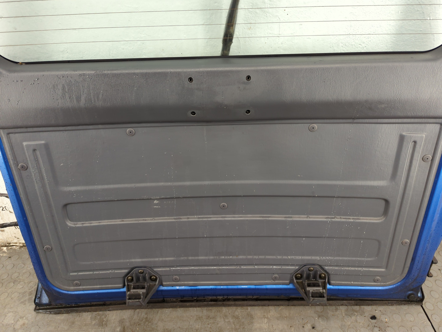 Дверь багажника