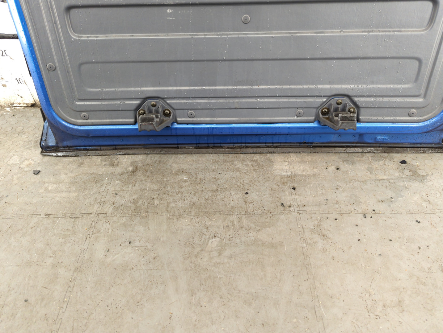 Дверь багажника