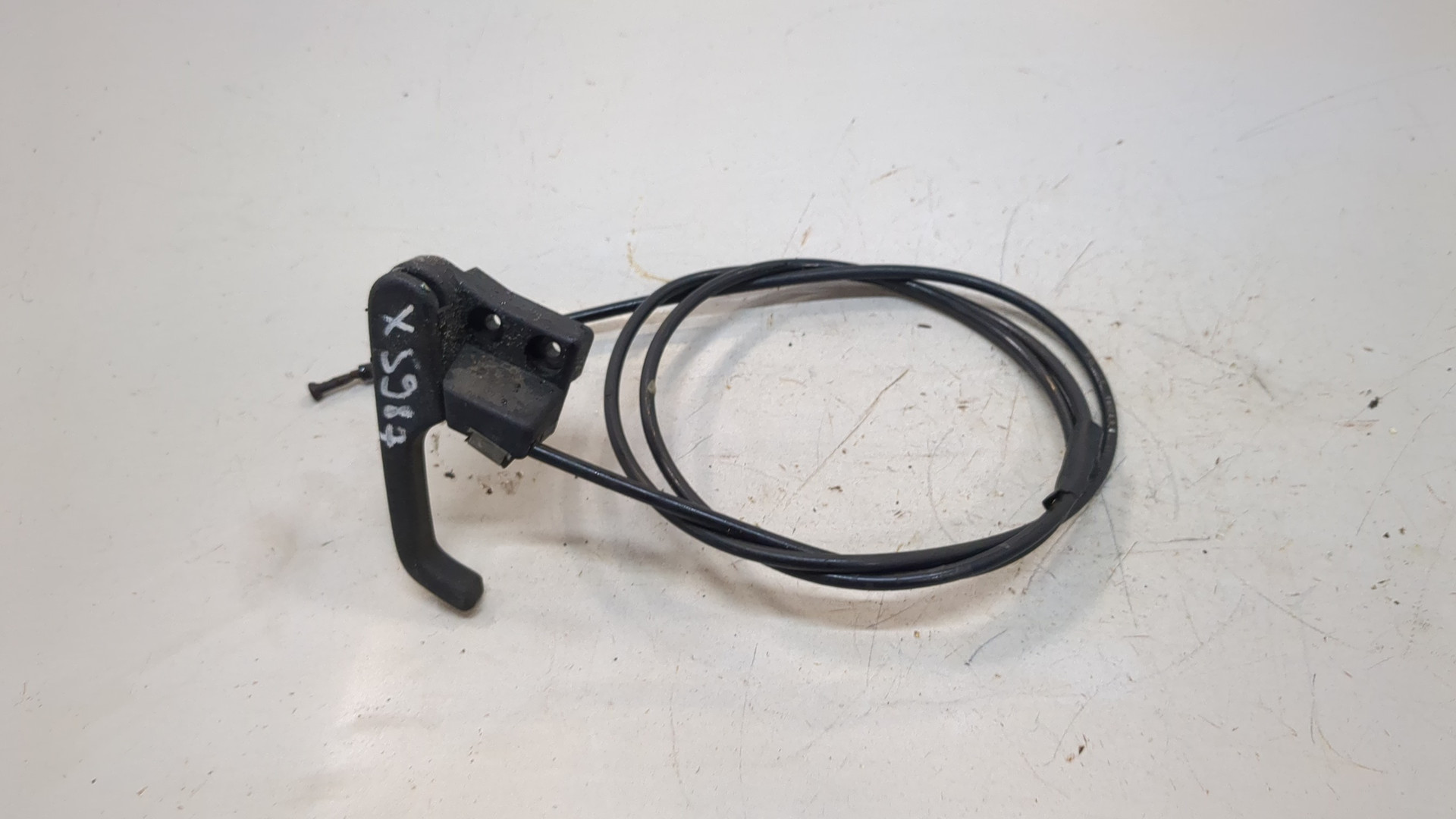 Ручка открывания капота