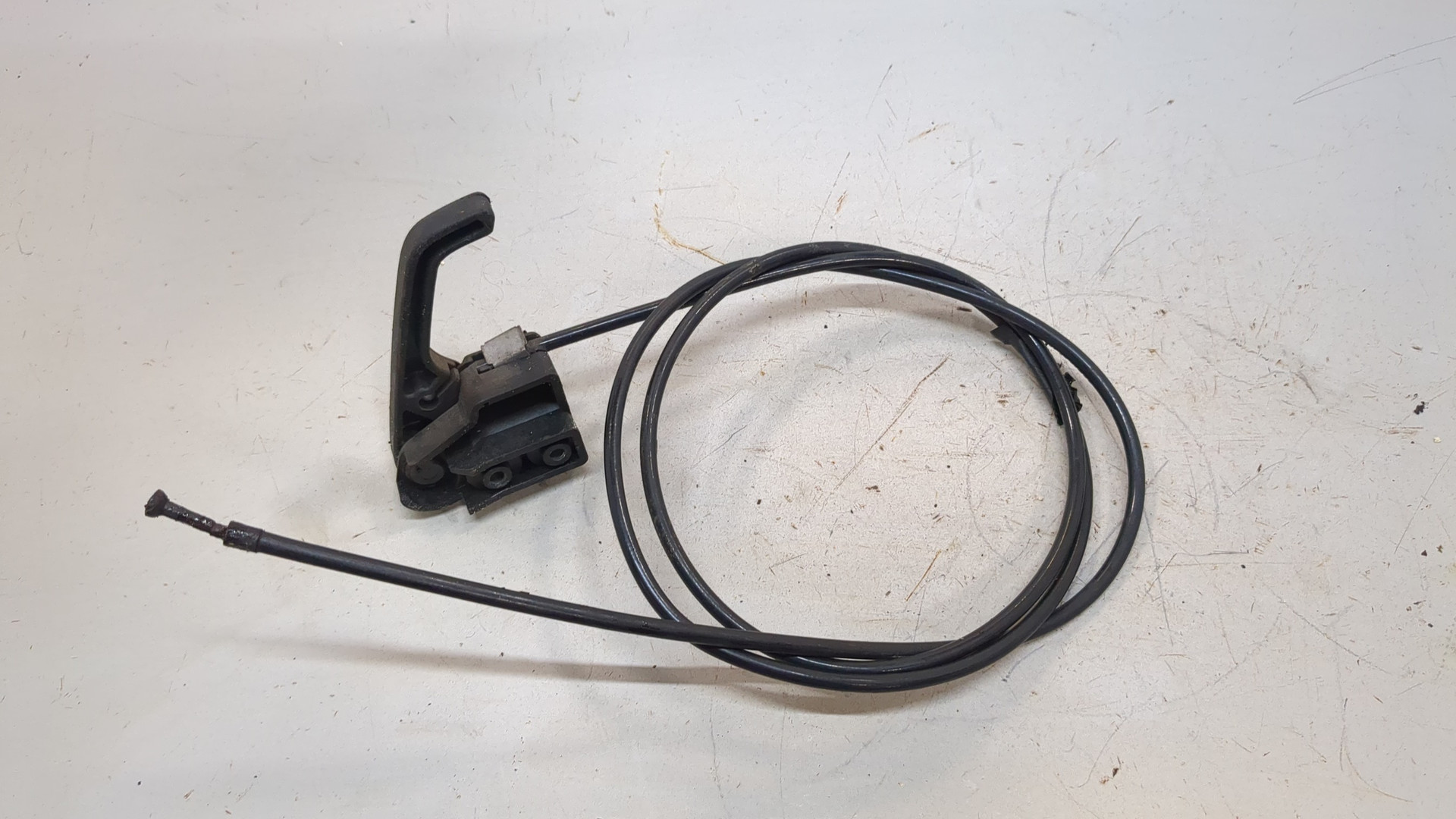 Ручка открывания капота