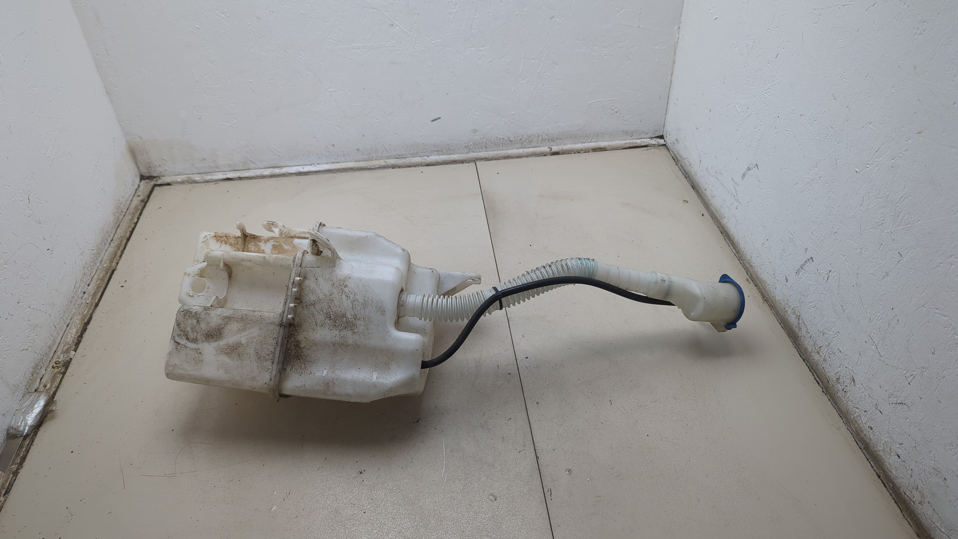 Бачок омывателя лобового стекла