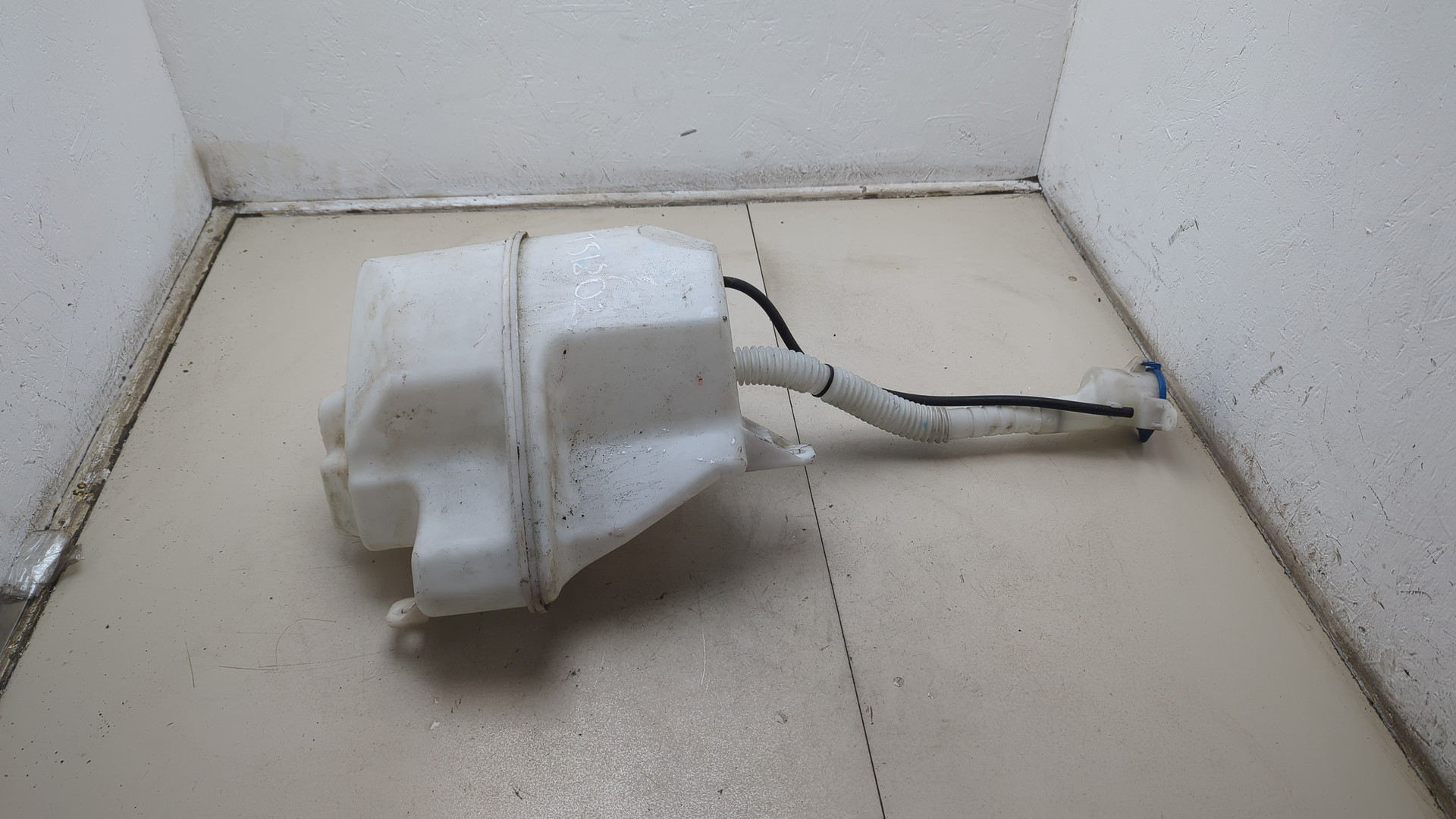 Бачок омывателя лобового стекла