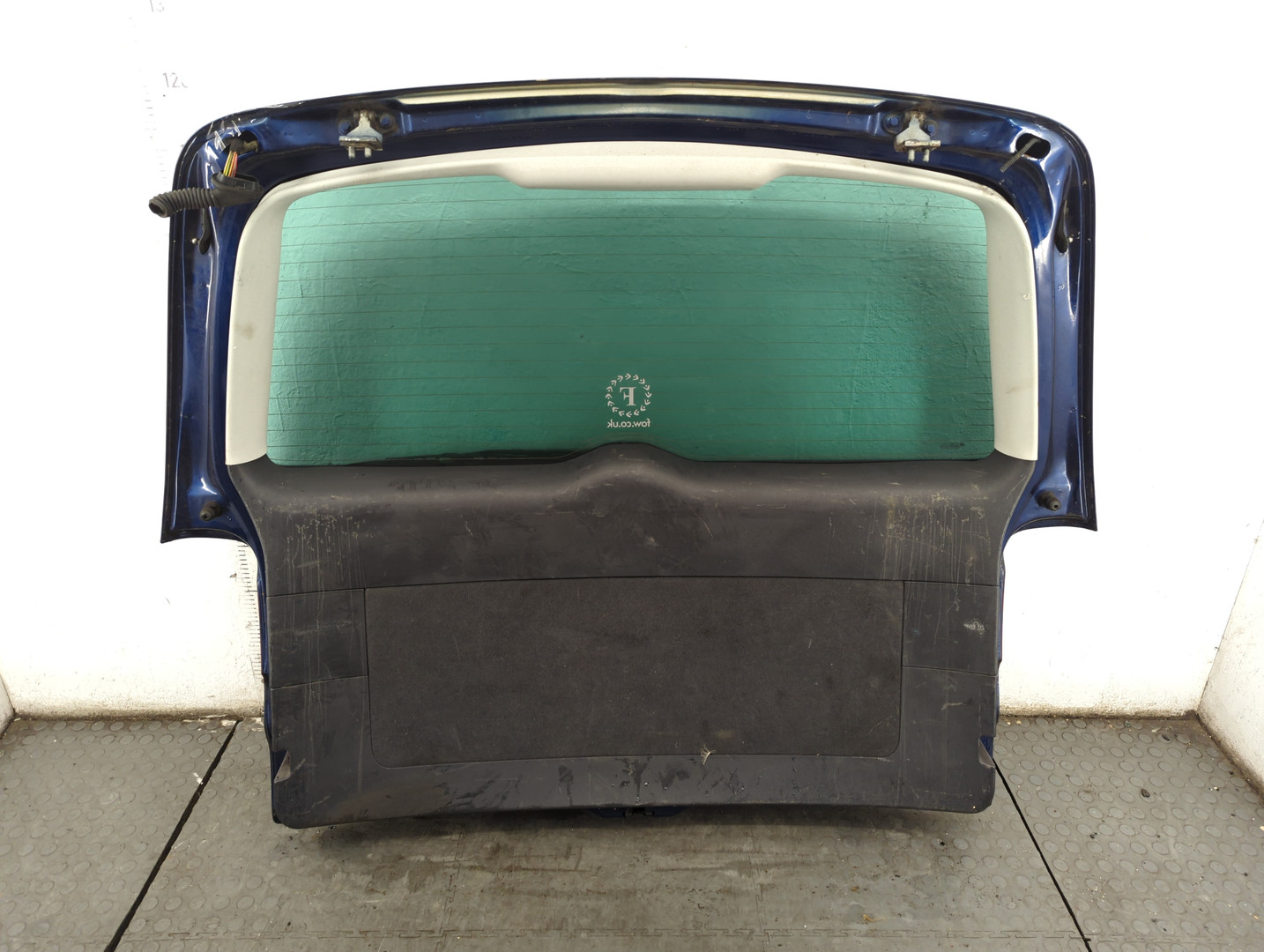 Дверь багажника