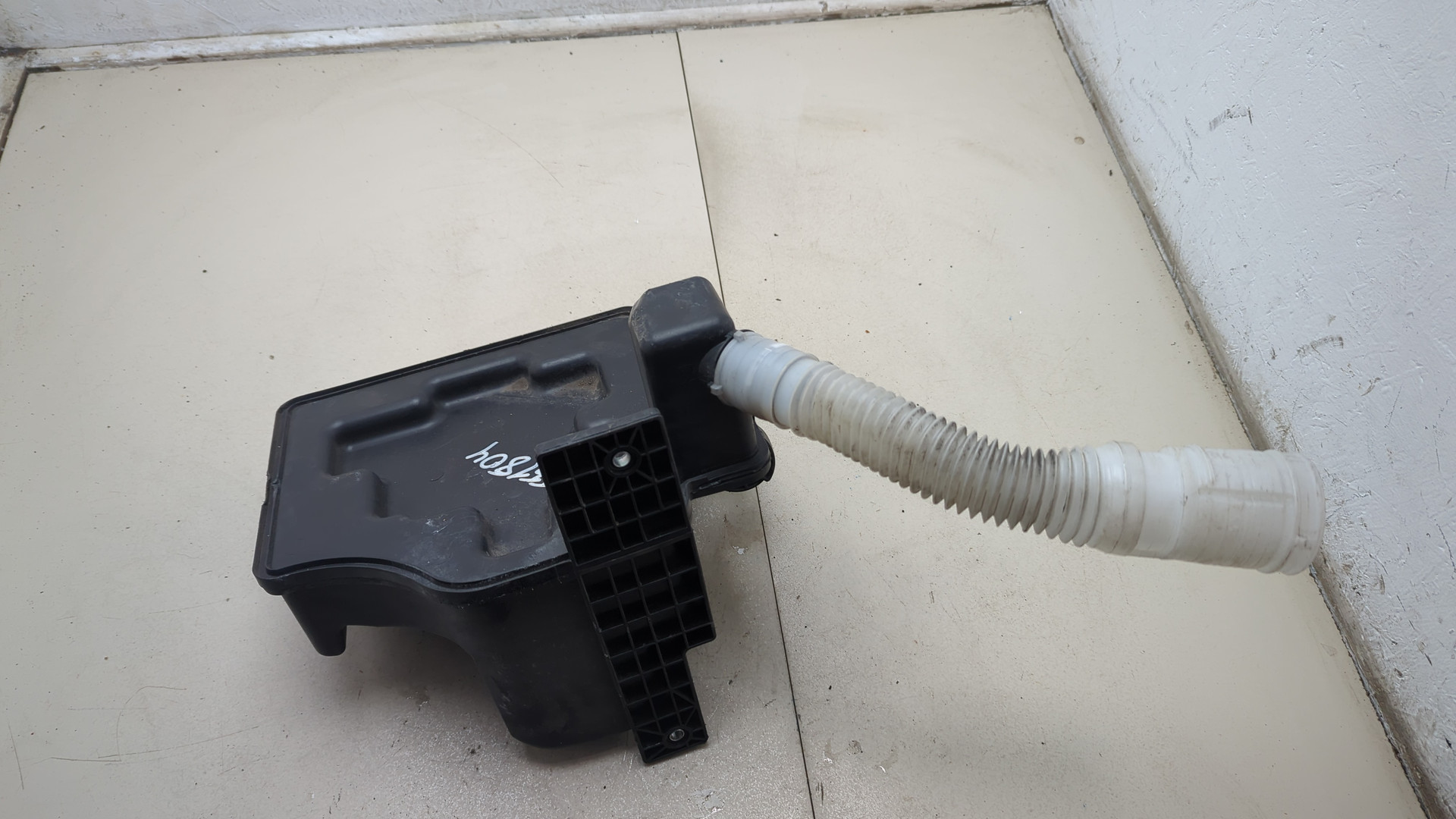 Бачок омывателя лобового стекла