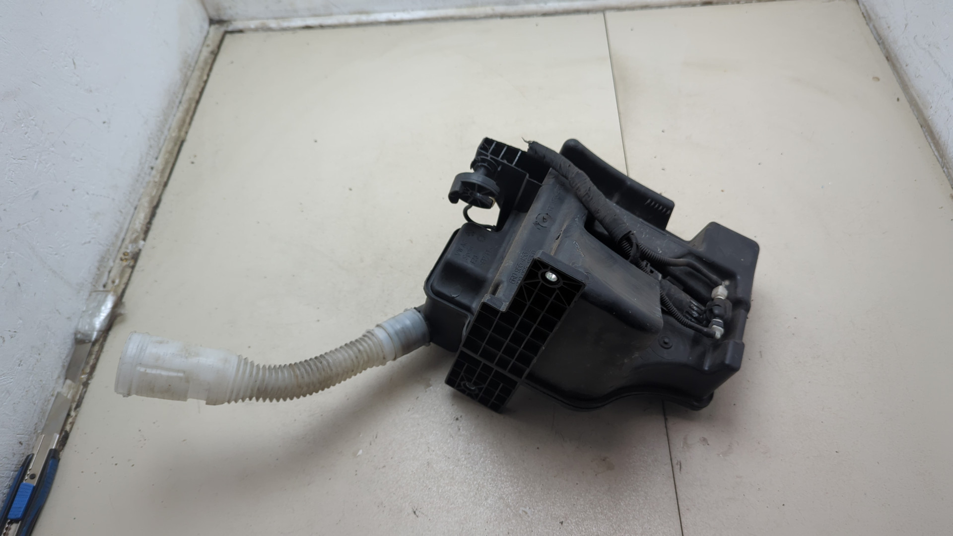 Бачок омывателя лобового стекла