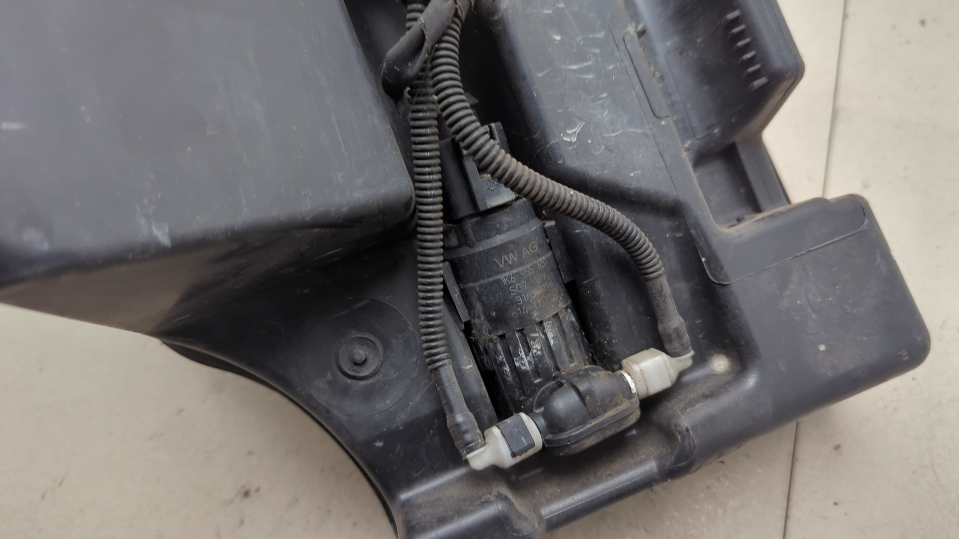 Бачок омывателя лобового стекла