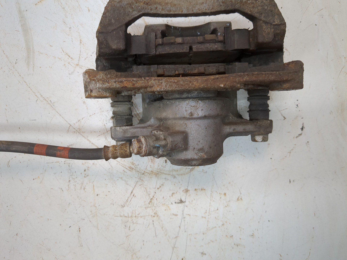 Суппорт задний левый