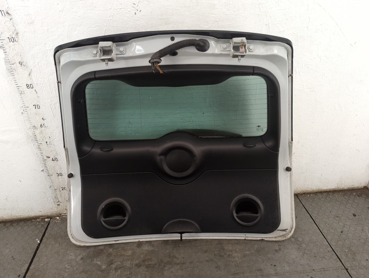 Дверь багажника