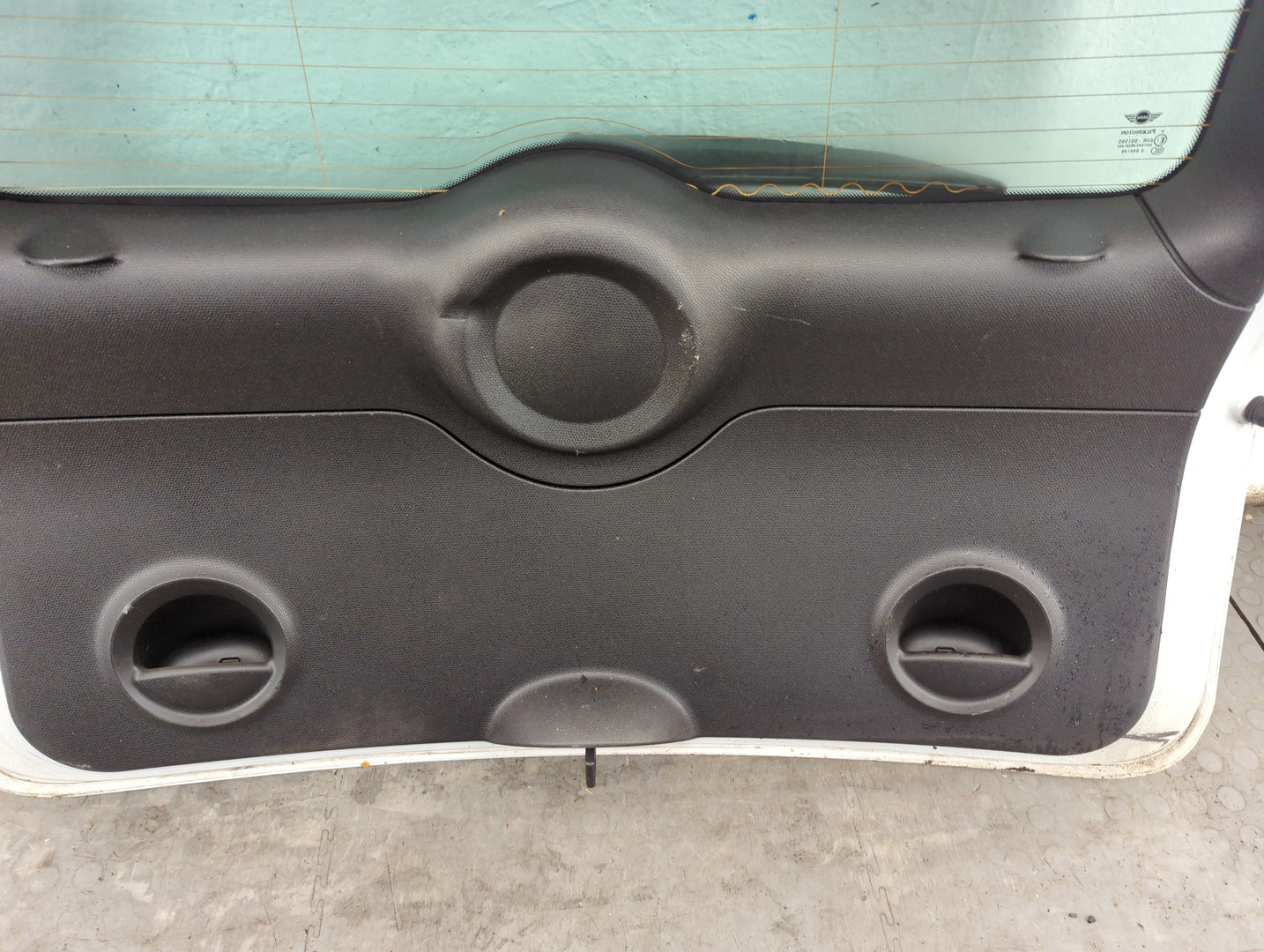 Дверь багажника