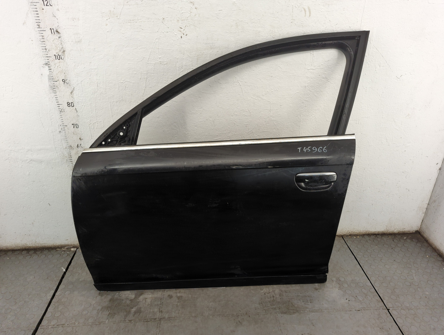 Дверь передняя левая