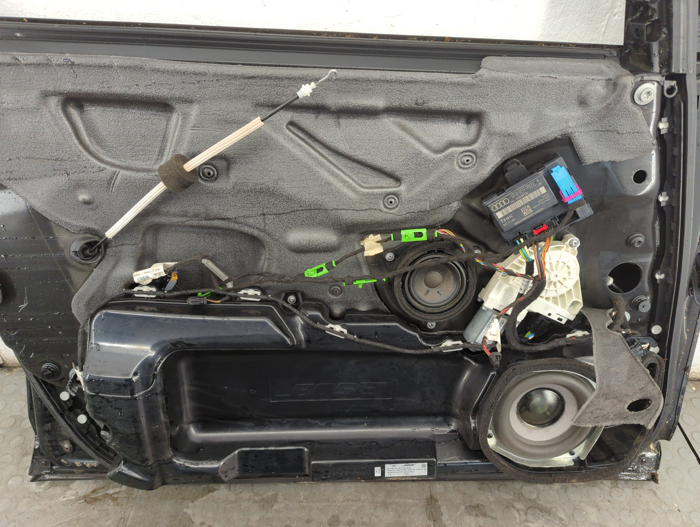 Дверь передняя левая