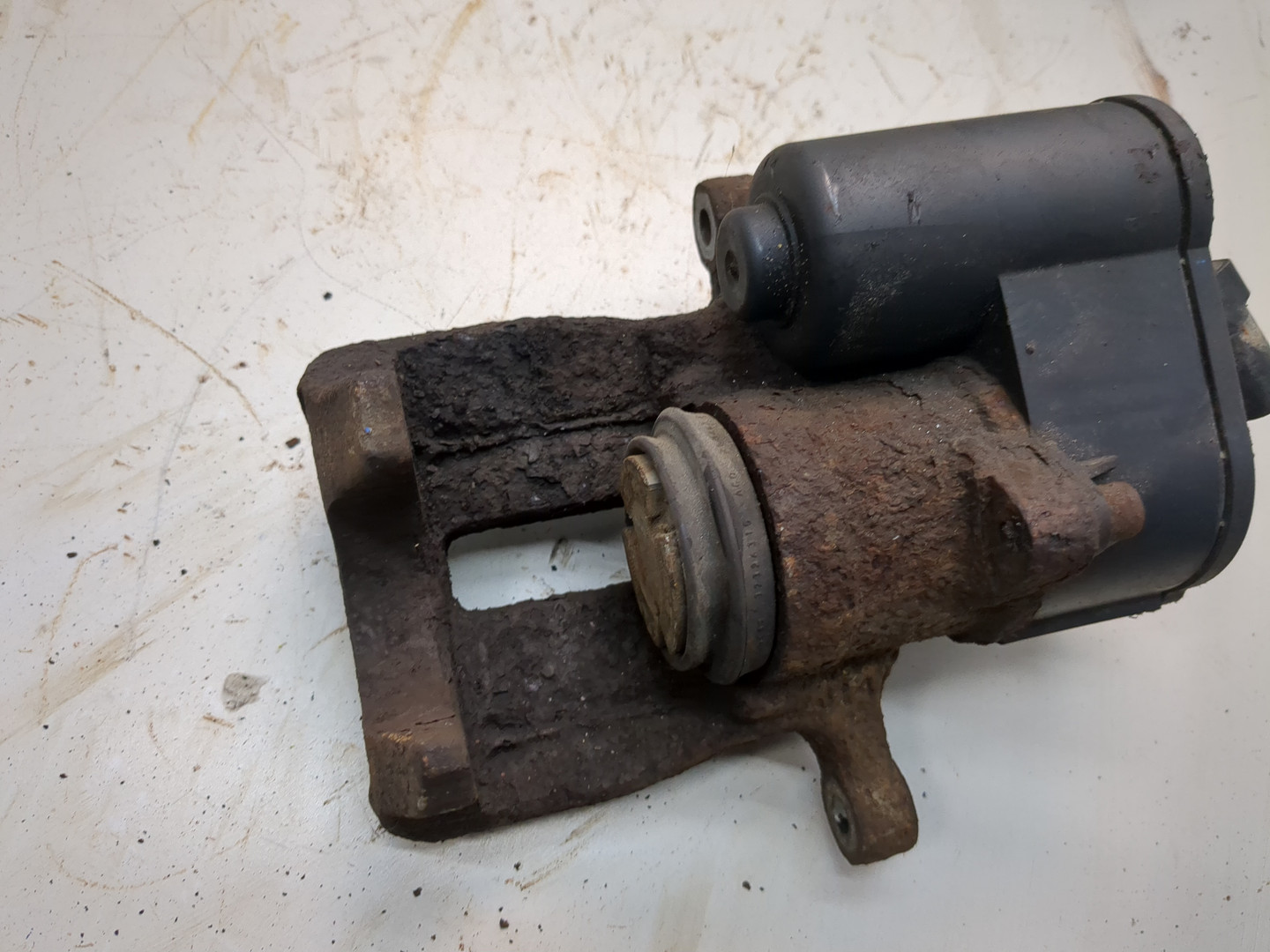 Суппорт задний левый