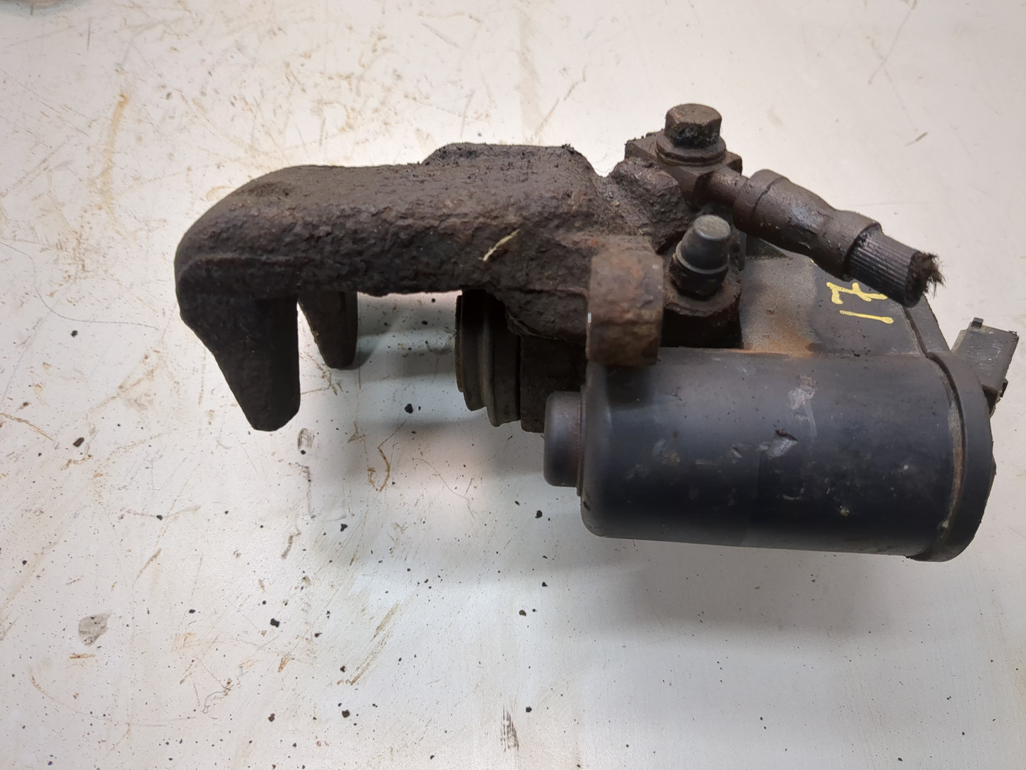 Суппорт задний левый