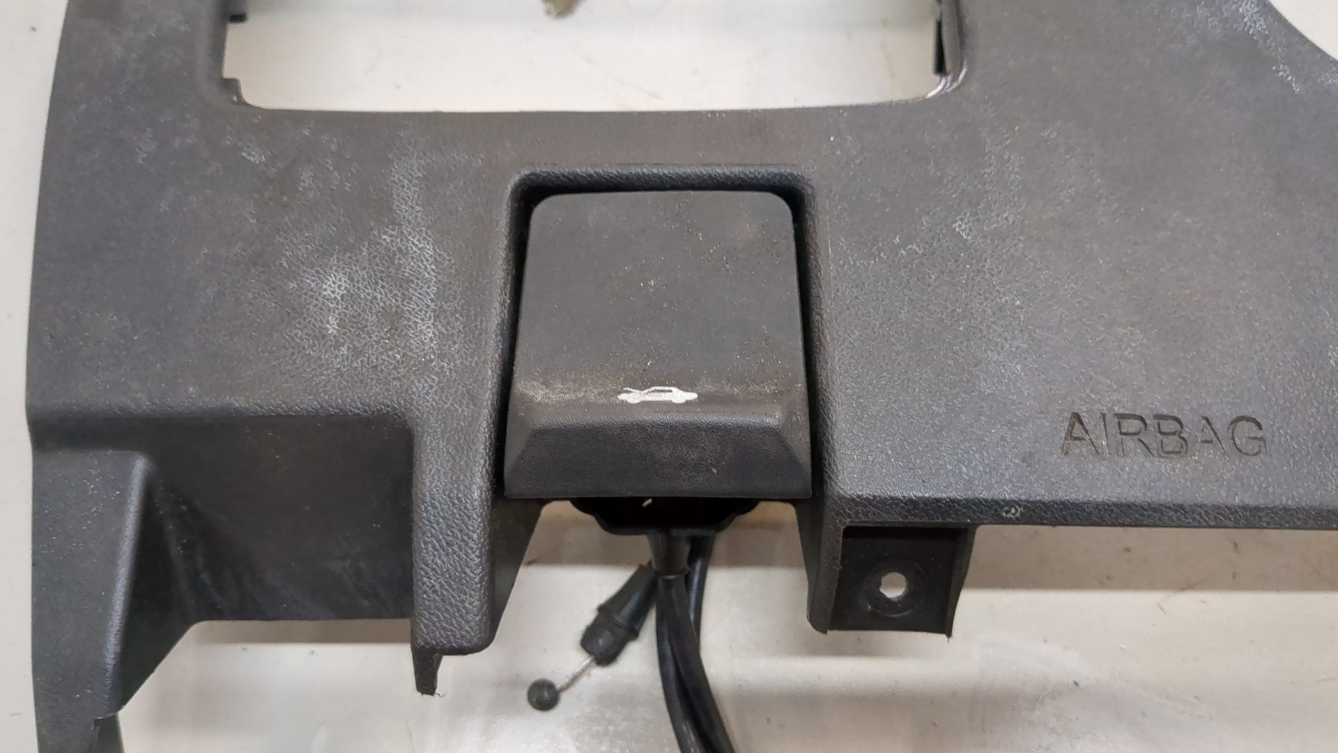 Ручка открывания капота