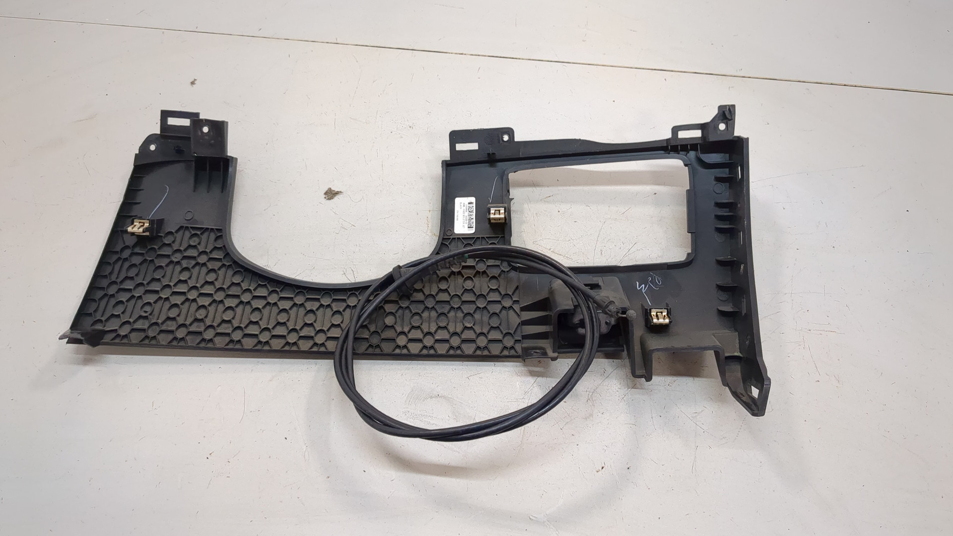 Ручка открывания капота