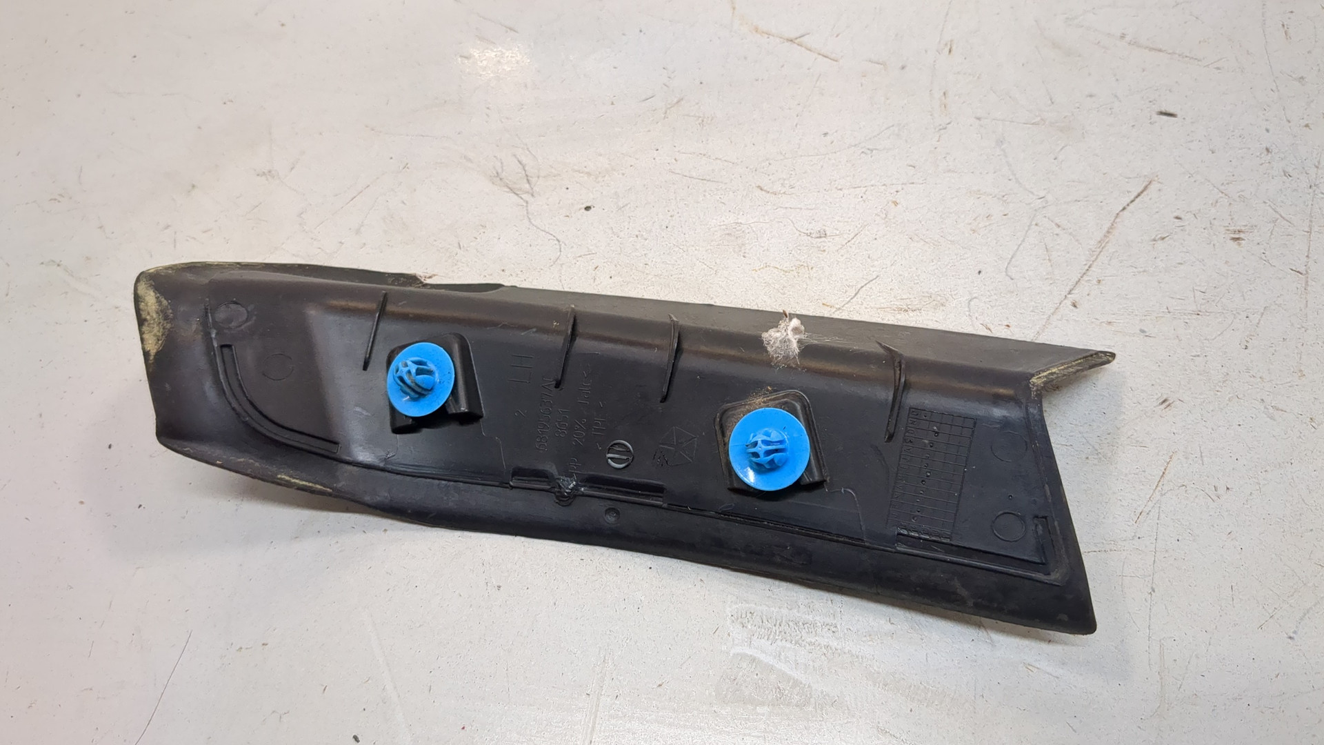 Планка под фонарь левая