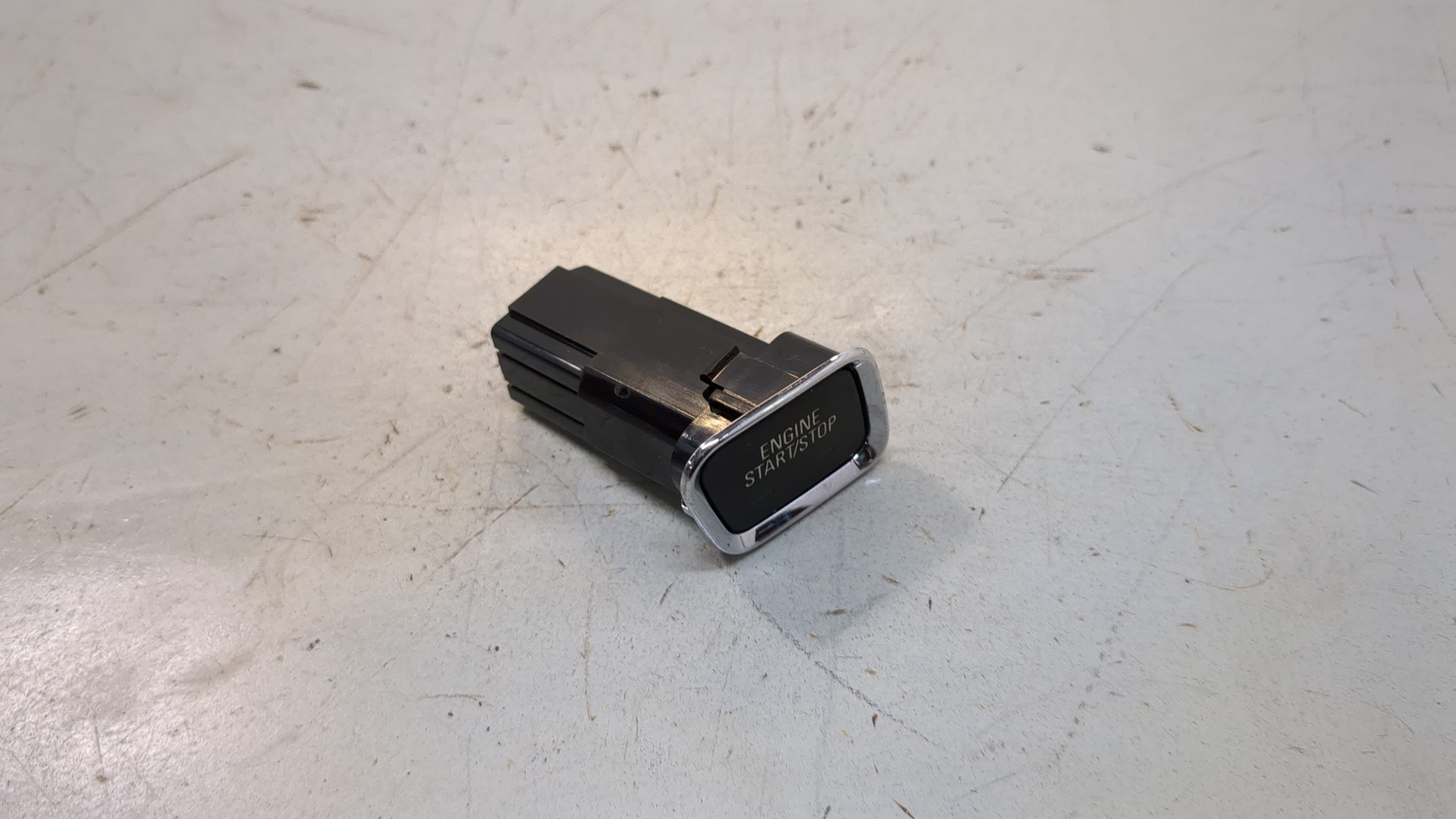 Кнопка запуска двигателя