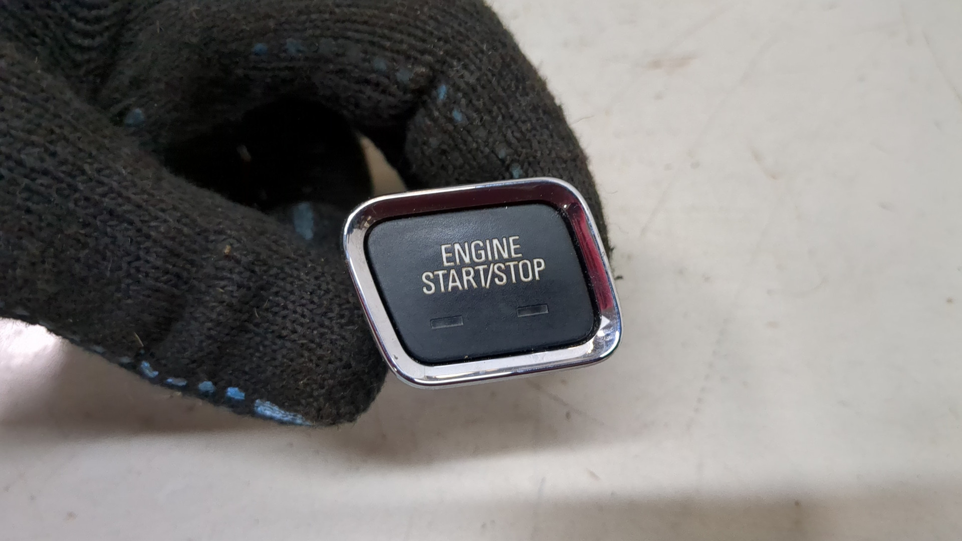 Кнопка запуска двигателя