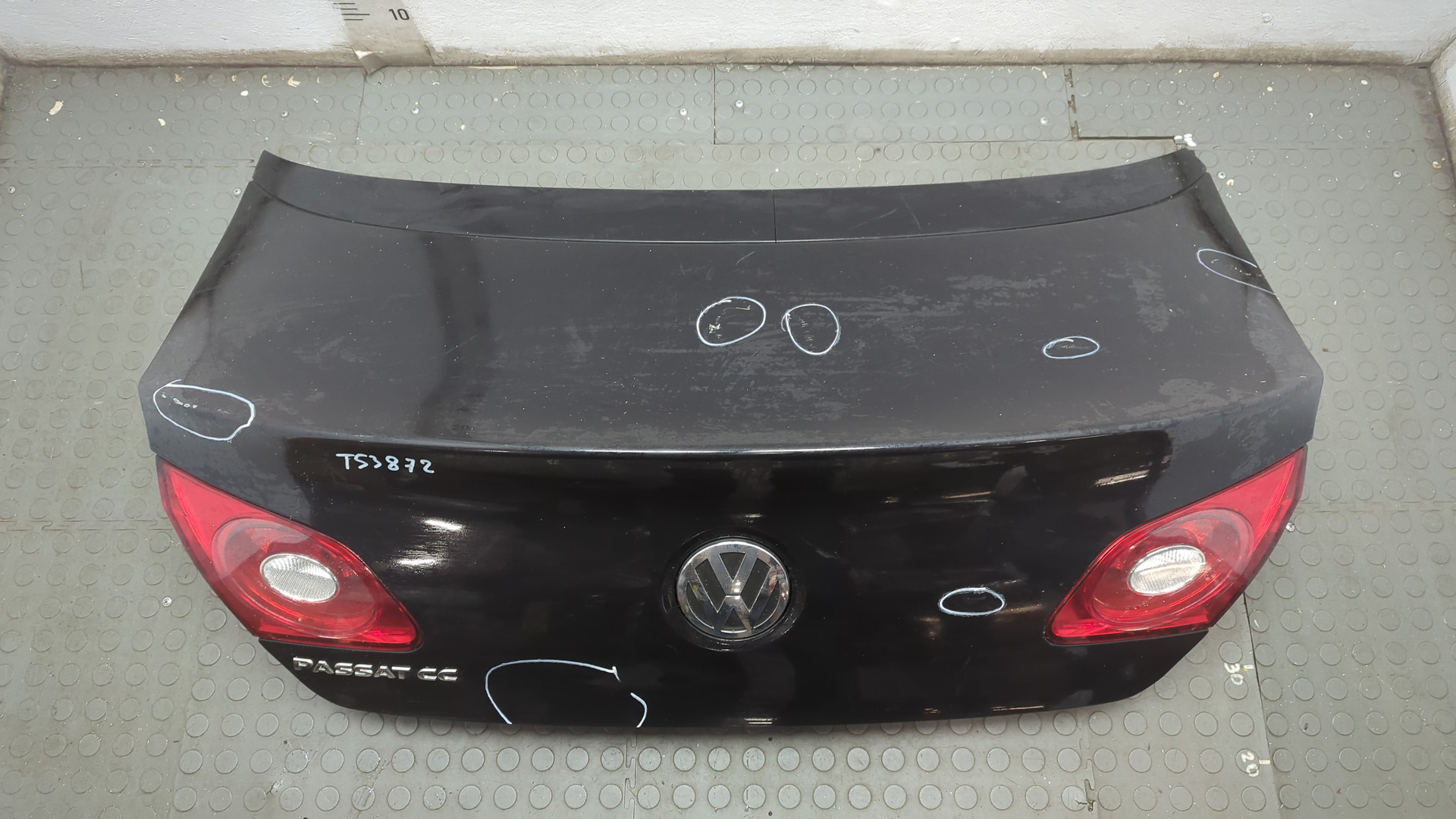 Дверь багажника