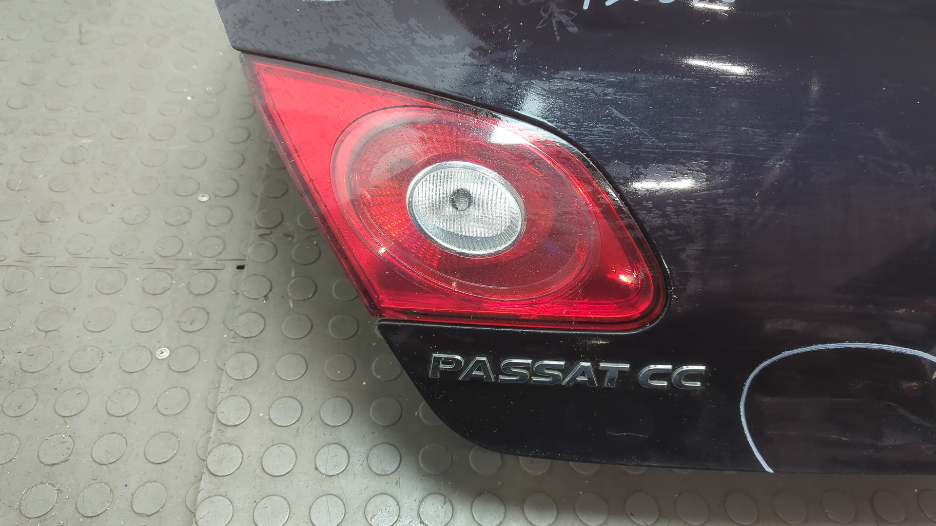 Дверь багажника