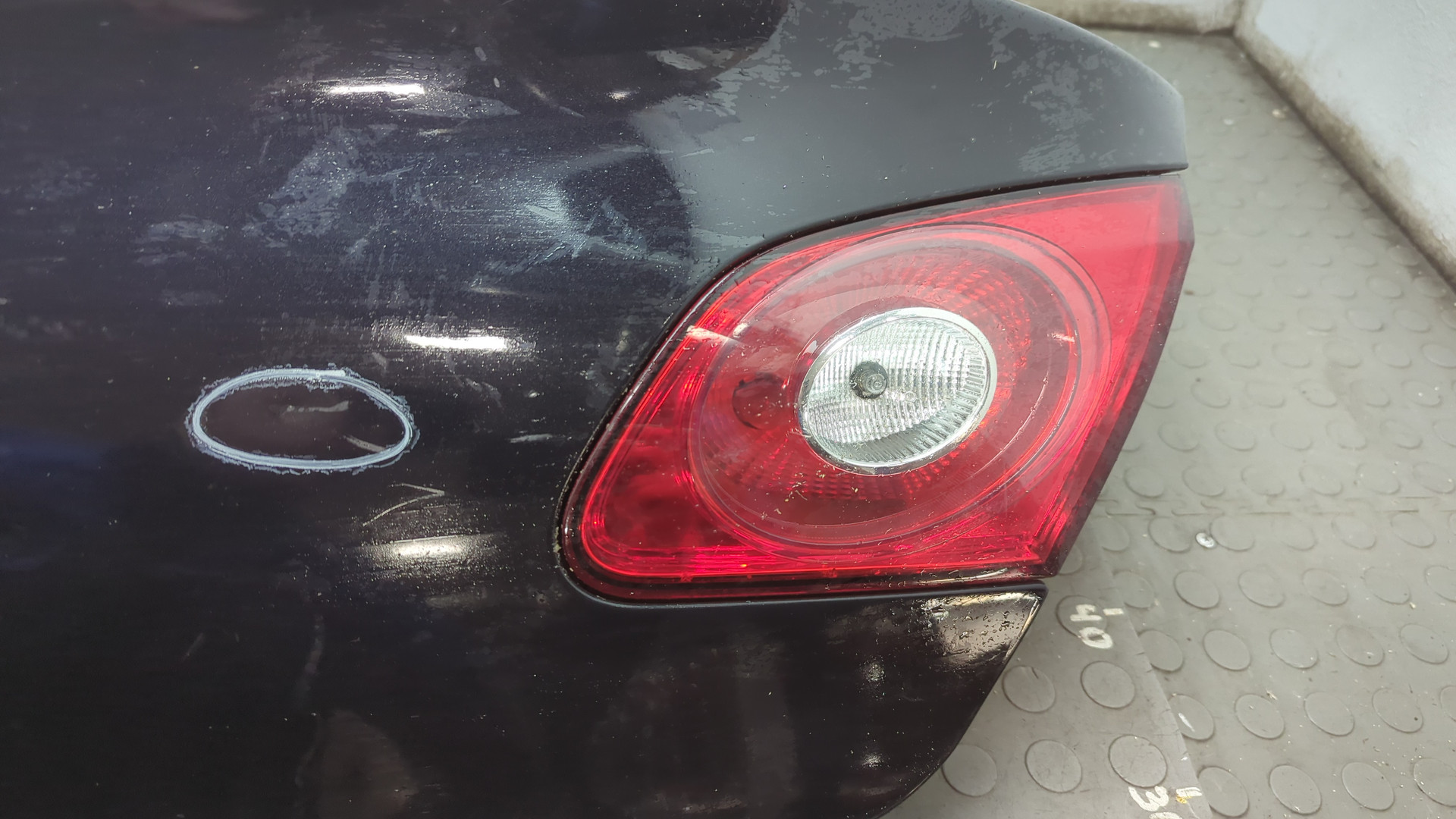 Дверь багажника