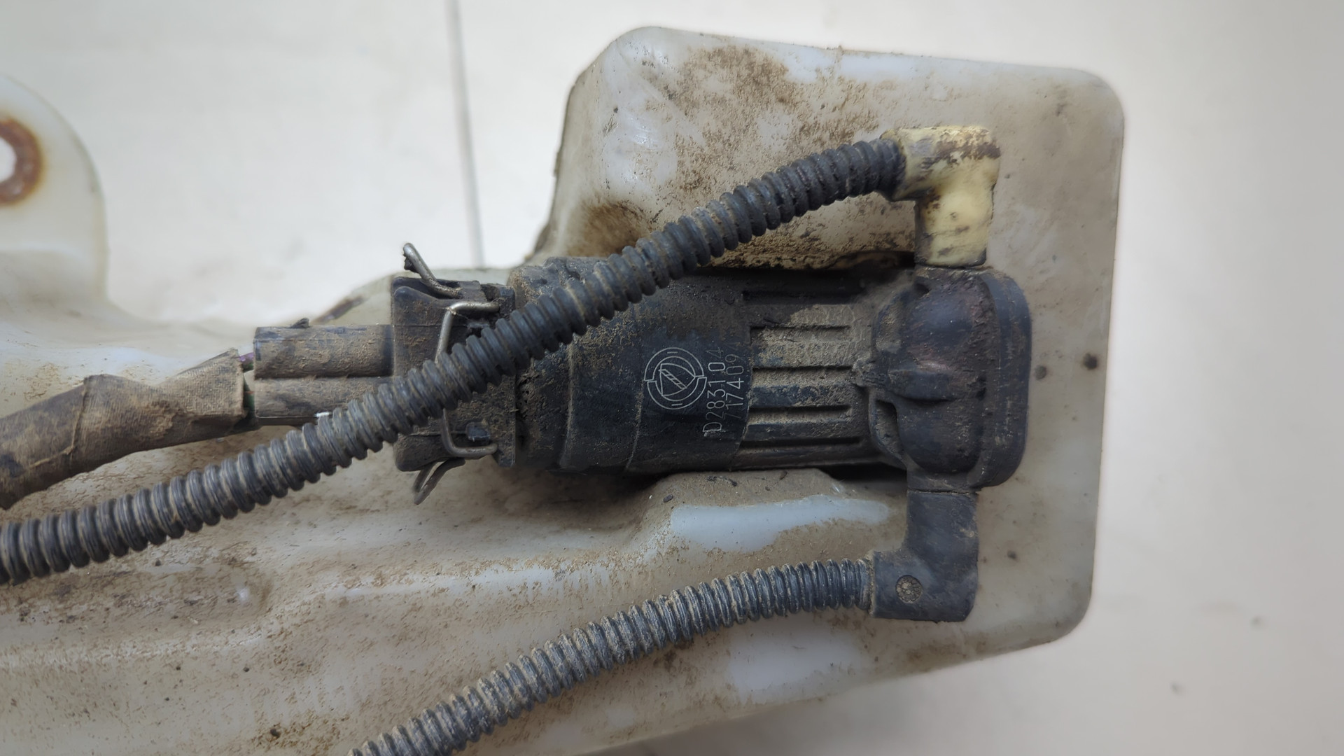 Бачок омывателя лобового стекла