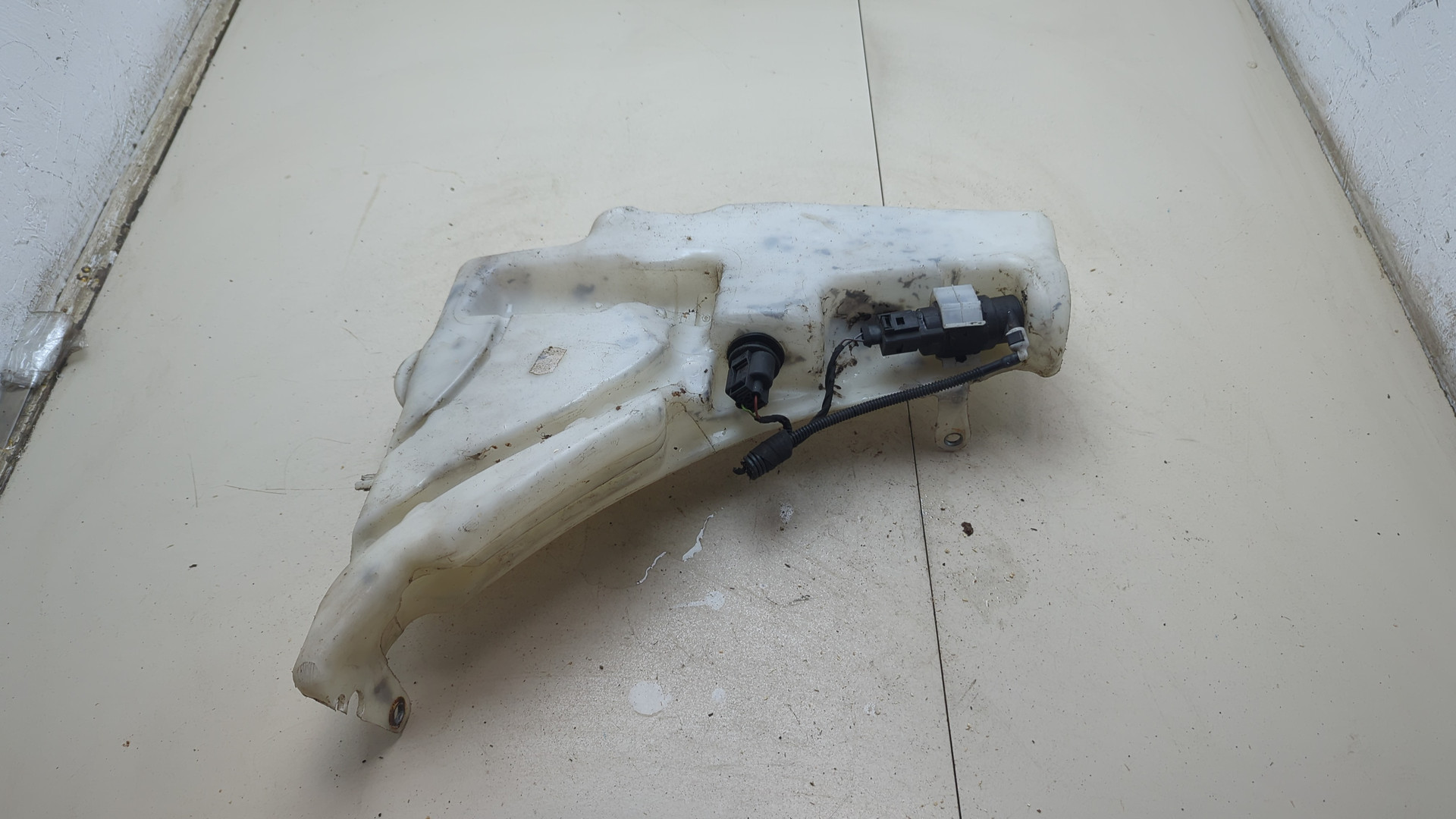 Бачок омывателя лобового стекла