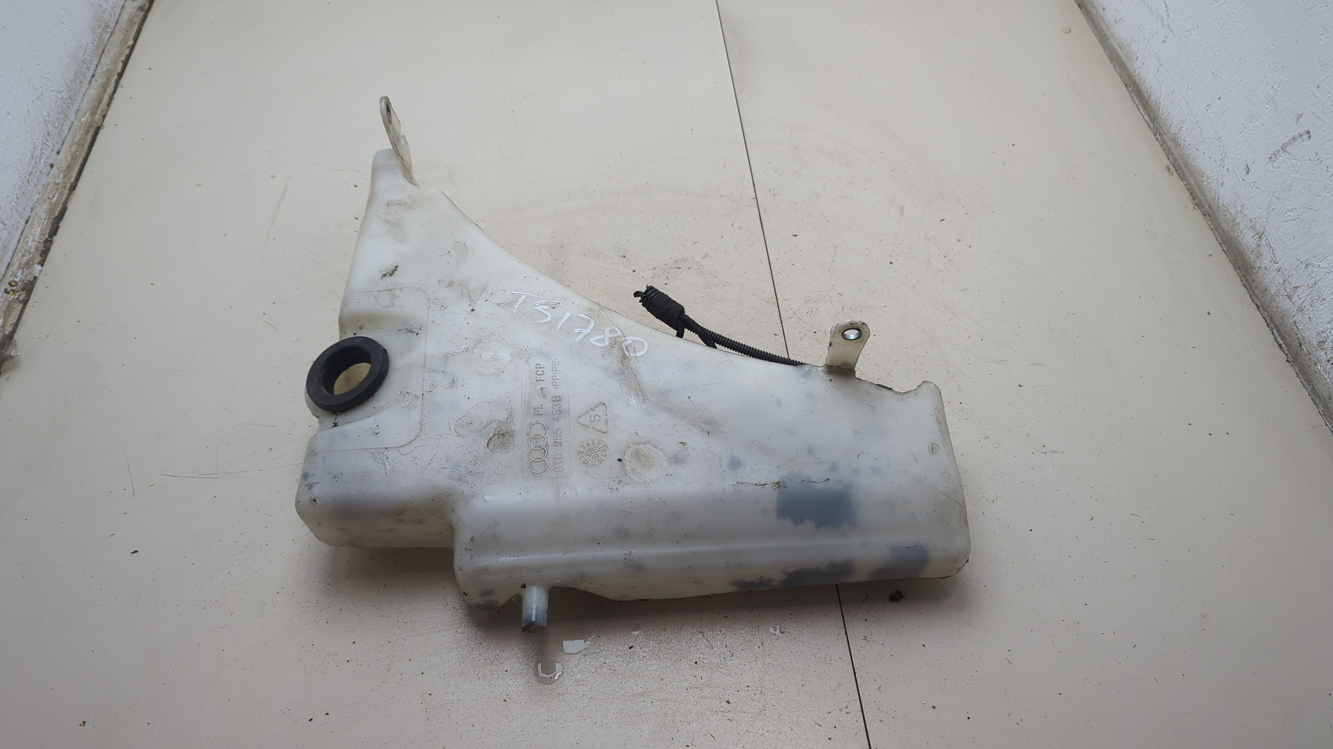 Бачок омывателя лобового стекла