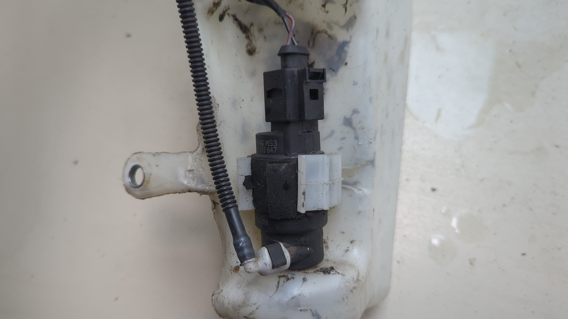 Бачок омывателя лобового стекла