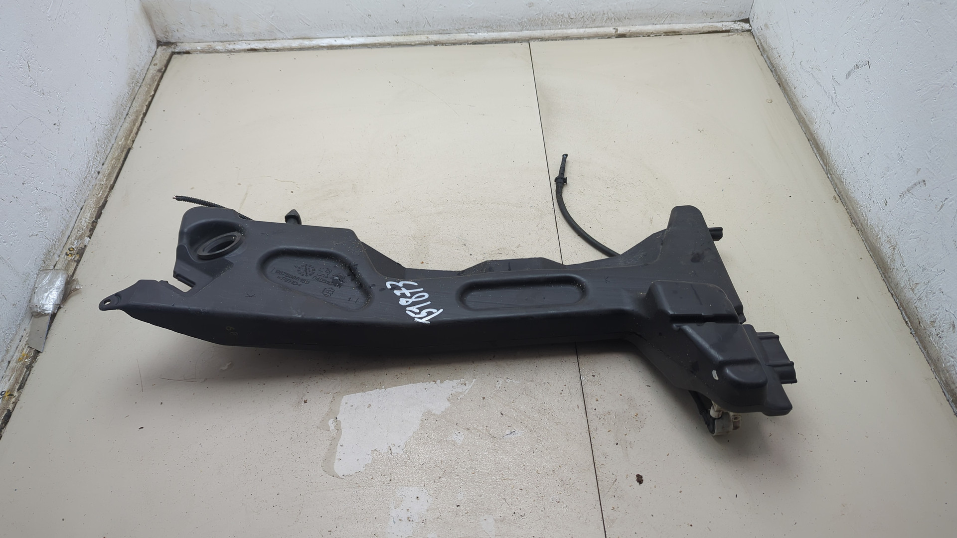 Бачок омывателя лобового стекла