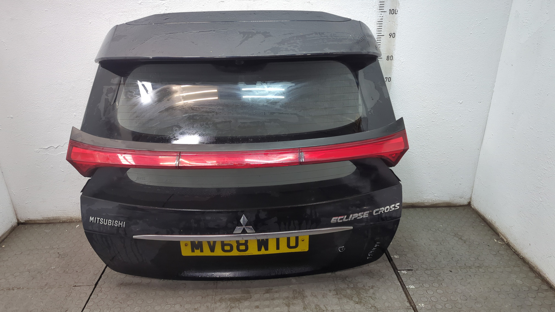 Дверь багажника