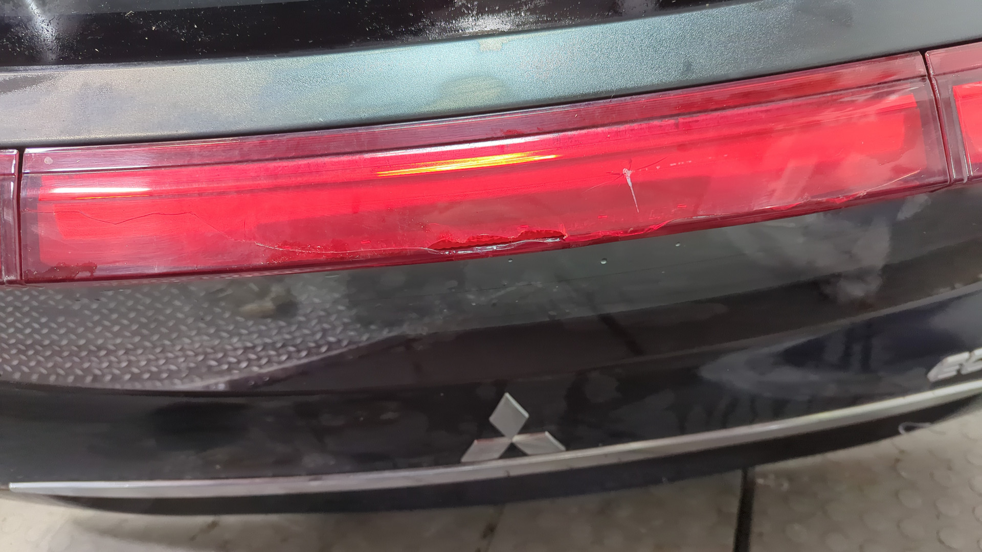 Дверь багажника