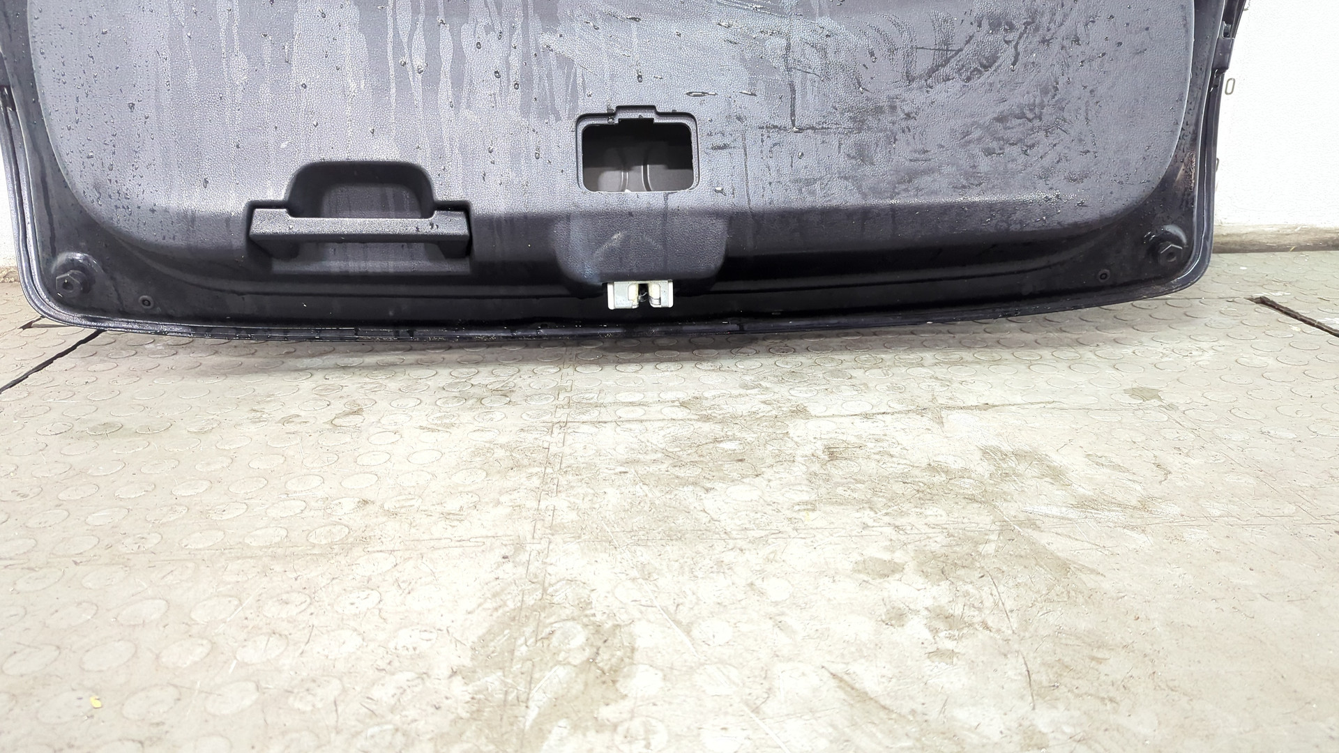 Дверь багажника