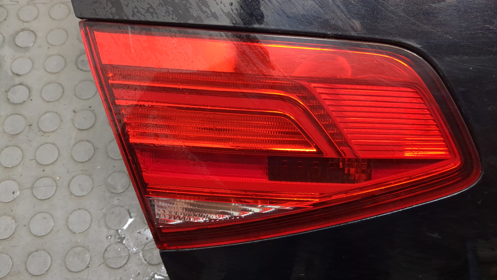 Дверь багажника