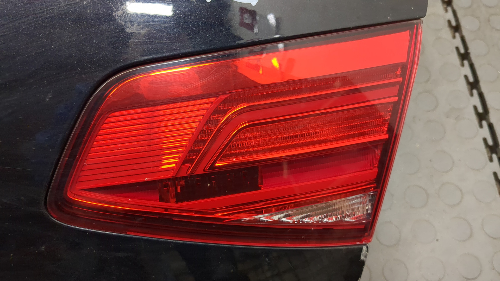 Дверь багажника