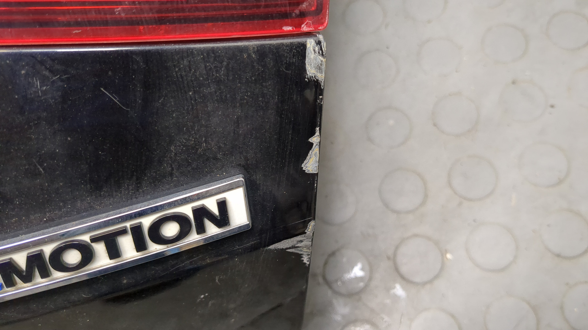 Дверь багажника